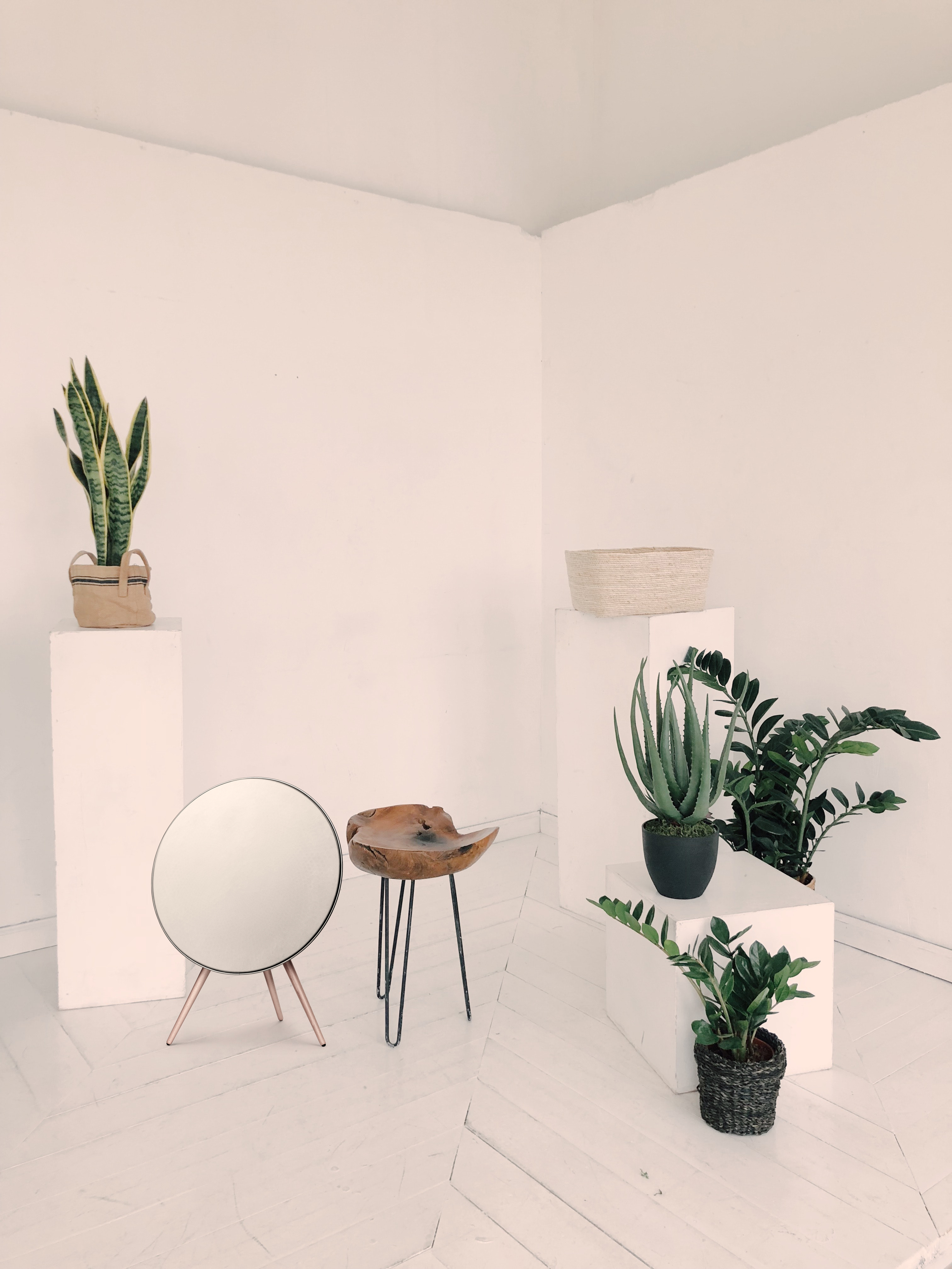 Loa Bluetooth Bang &amp; Olufsen Beoplay A9 White - Hàng chính hãng