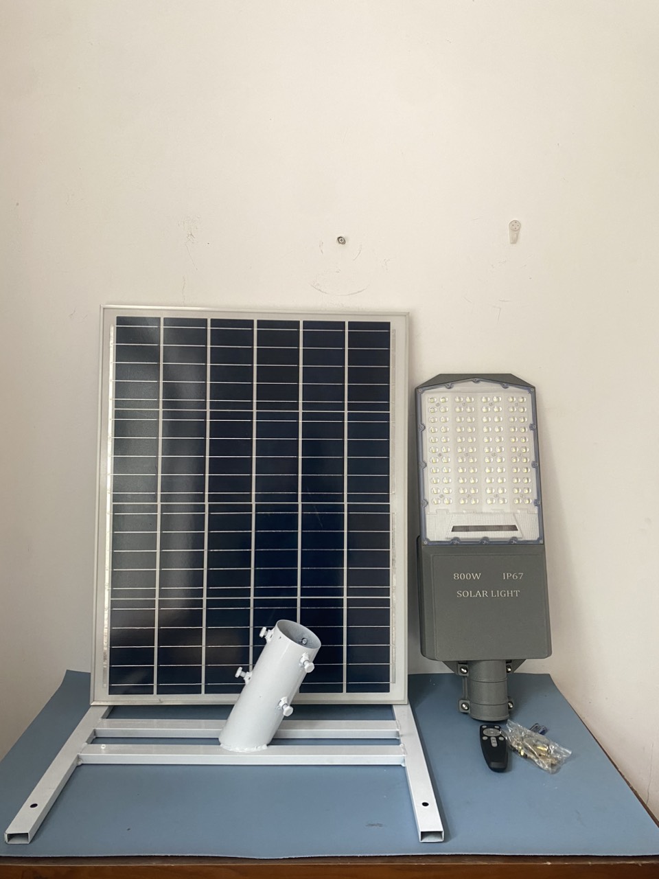 Đèn năng lượng mặt trời bàn chải 800W, Vỏ nhôm, Tấm pin NLMT rời, Ánh sáng trắng- 800WBC