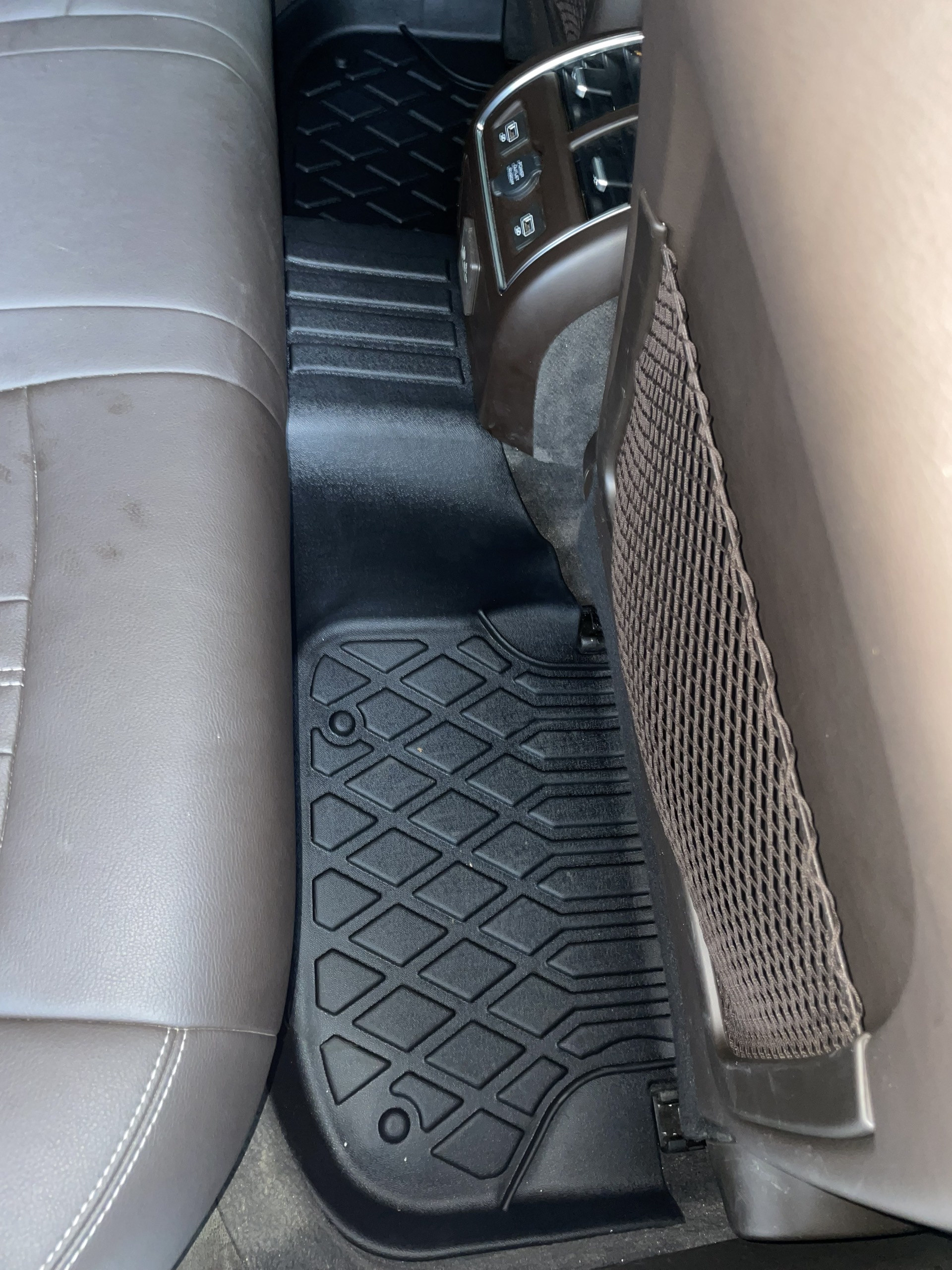 Thảm lót sàn xe ô tô VinFast Lux A Nhãn hiệu Macsim chất liệu nhựa TPE cao cấp màu đen