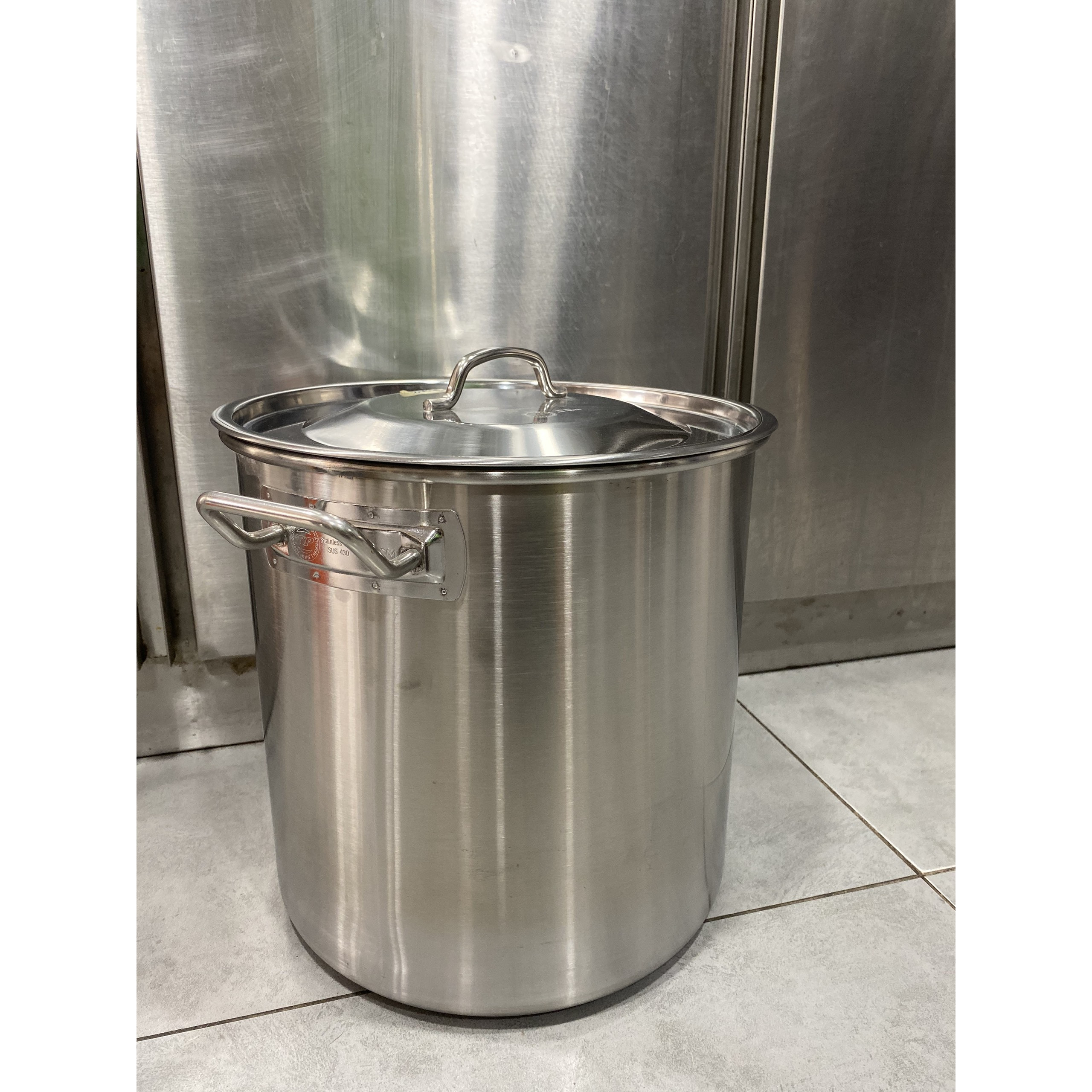 Nồi Soup Inox 3 đáy nắp Inox 32x32cm 25.7L Tặng 1 rổ nhựa hình táo