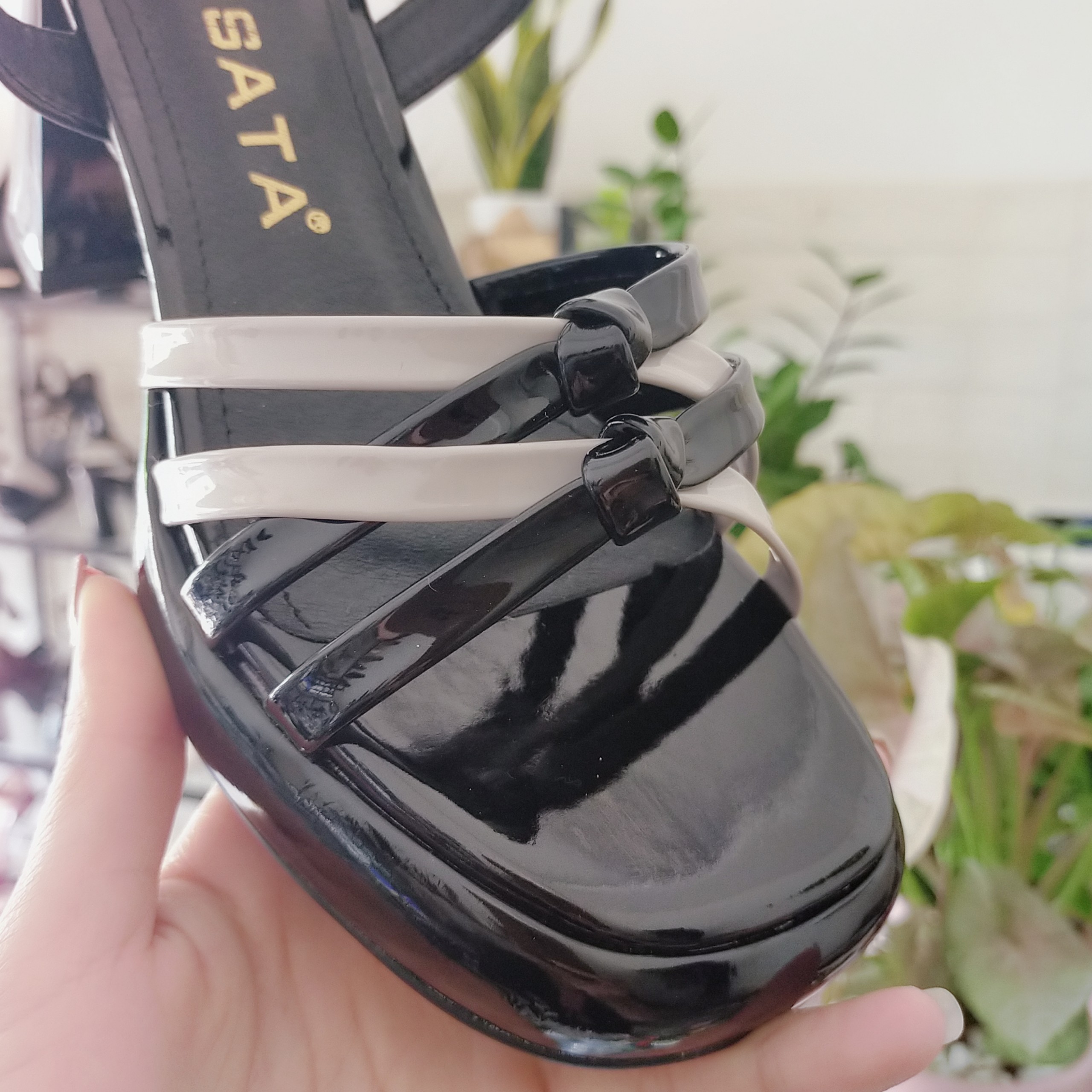 Sandal nữ gót vuông, quai cài ROSATA RO565 cao 8p - Đen, Xám - HÀNG VIỆT NAM - BKSTORE