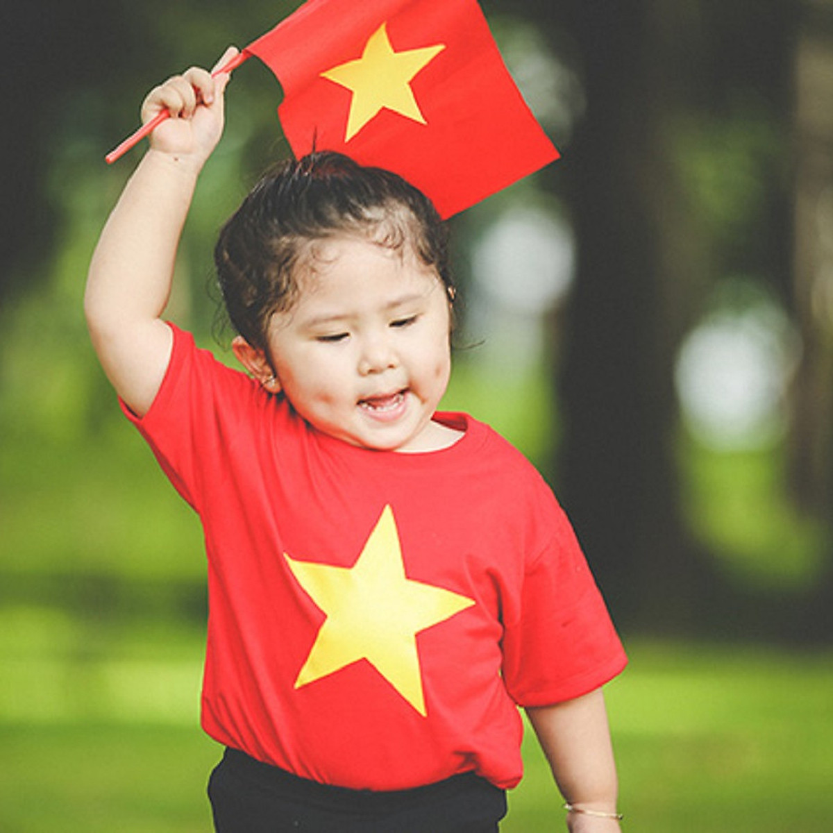 Áo Thun Cờ Đỏ Sao Vàng TRẺ EM Đủ Size Chất Thun Mịn Mát - Áo Thun Việt Nam Tập Văn Nghệ Cho Bé