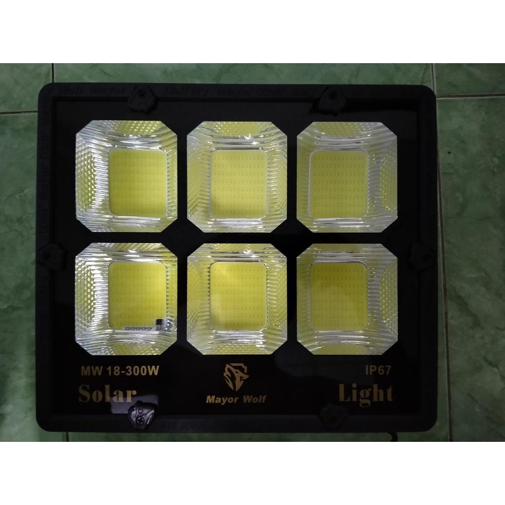 Đèn Pha Năng Lượng Mặt Trời 300W 6 khoang- Cam kết sáng xuyên đêm -Mayor Wolf-Tấm Pin lớn 630*350*17- Pin 42000MAH