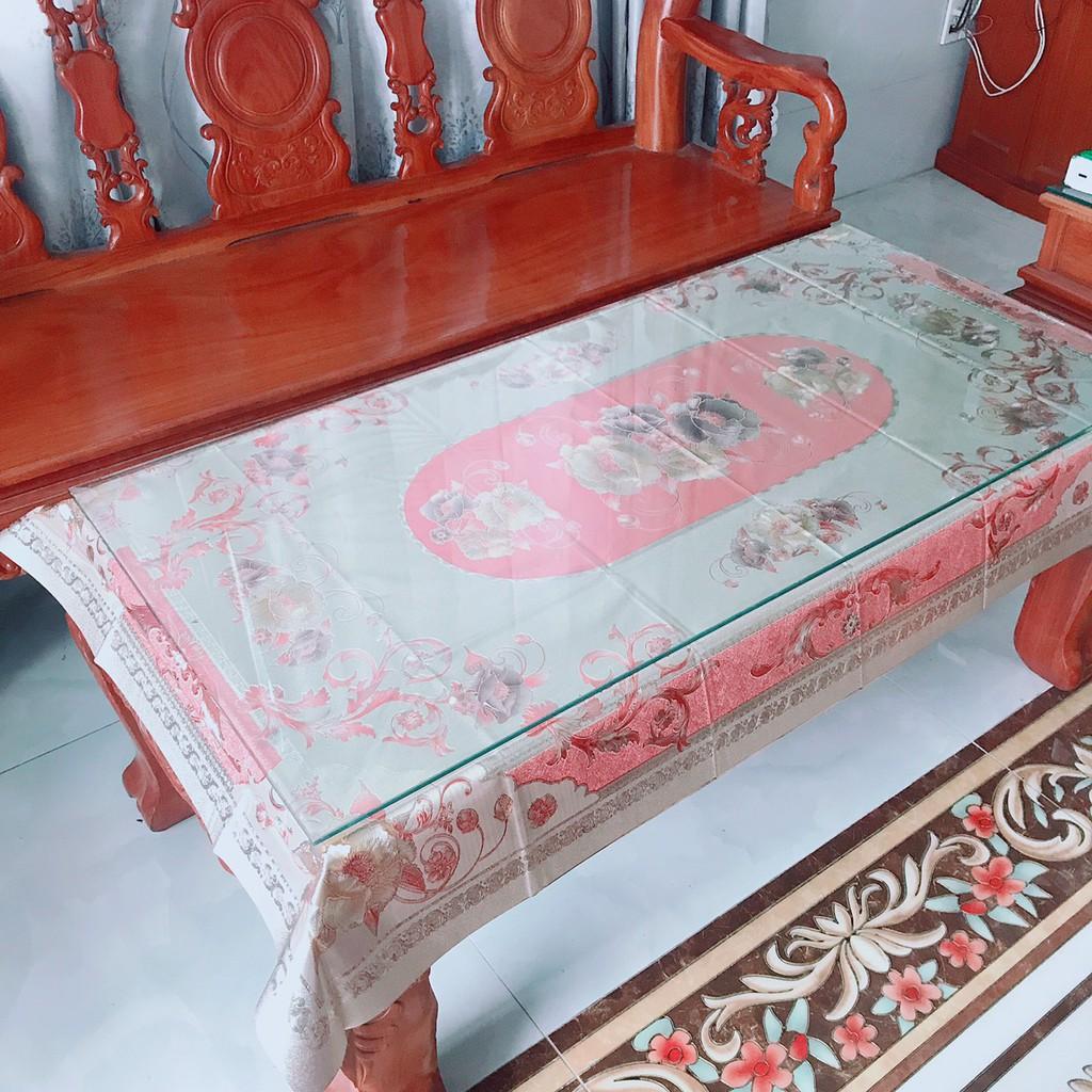 Khăn trải bàn rộng 90cm dài 150cm dùng cho bàn rộng 60cm dài 120cm sẽ như hình, hoa văn nổi 3D sang trọng