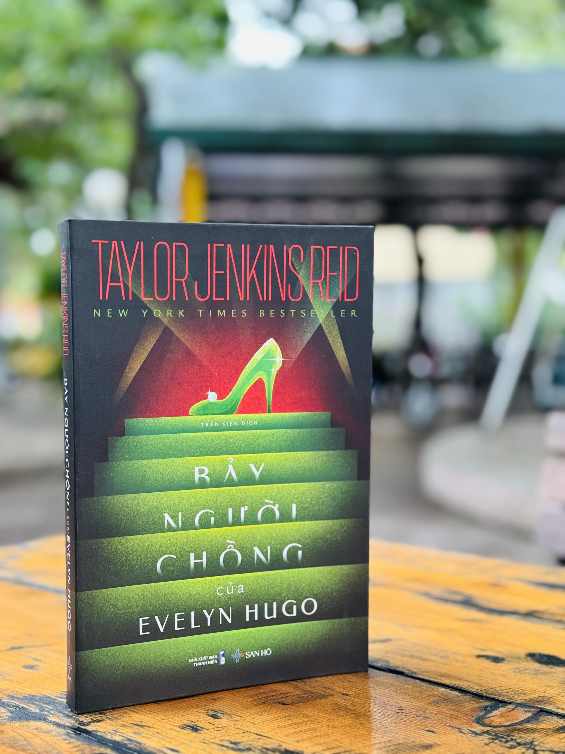 (Top 6 Tiểu thuyết lịch sử hay nhất 2017) BẢY NGƯỜI CHỒNG CỦA EVELYN HUGO - Taylor Jenkins Reid - San Hô Book