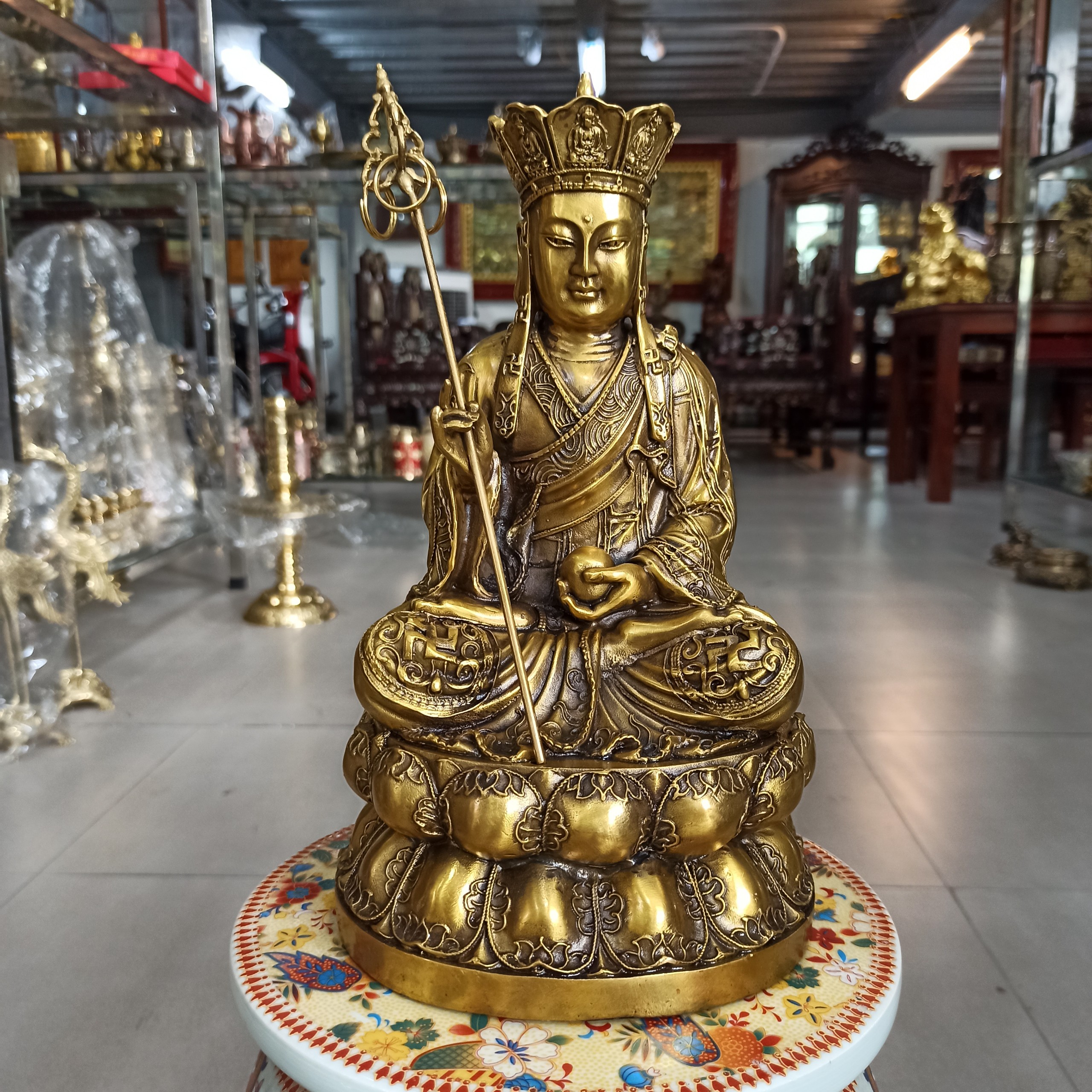 Tượng Địa Tạng Vương Bồ Tát 29cm Đồng Vàng, Tượng Địa Tạng Vượng Toạ Đài Sen Chất Liệu Đồng Vàng, Tượng Phật -Đồ đồng Nguyệt Ánh