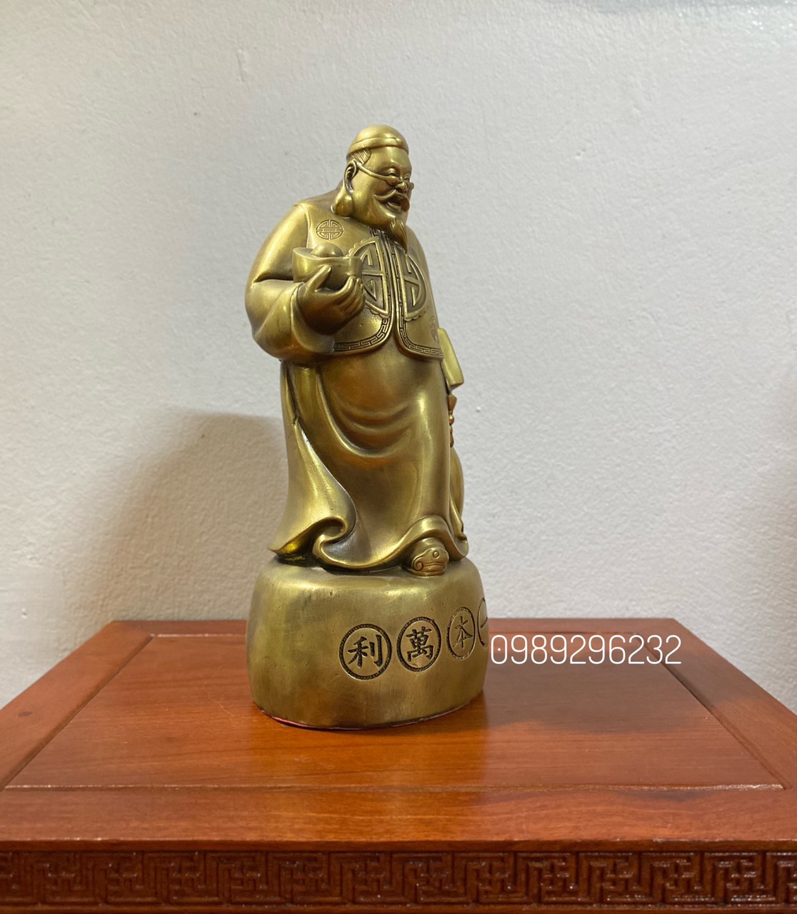 Tượng ông quản gia quản tài bằng đồng thau phong thủy