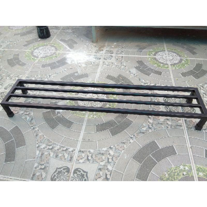 Kệ thép kê chậu cây. Dài 100cm. Rộng 20cm. Cao 10cm. 4 chân. 2 nan phụ. Hộp thép 2x2cm