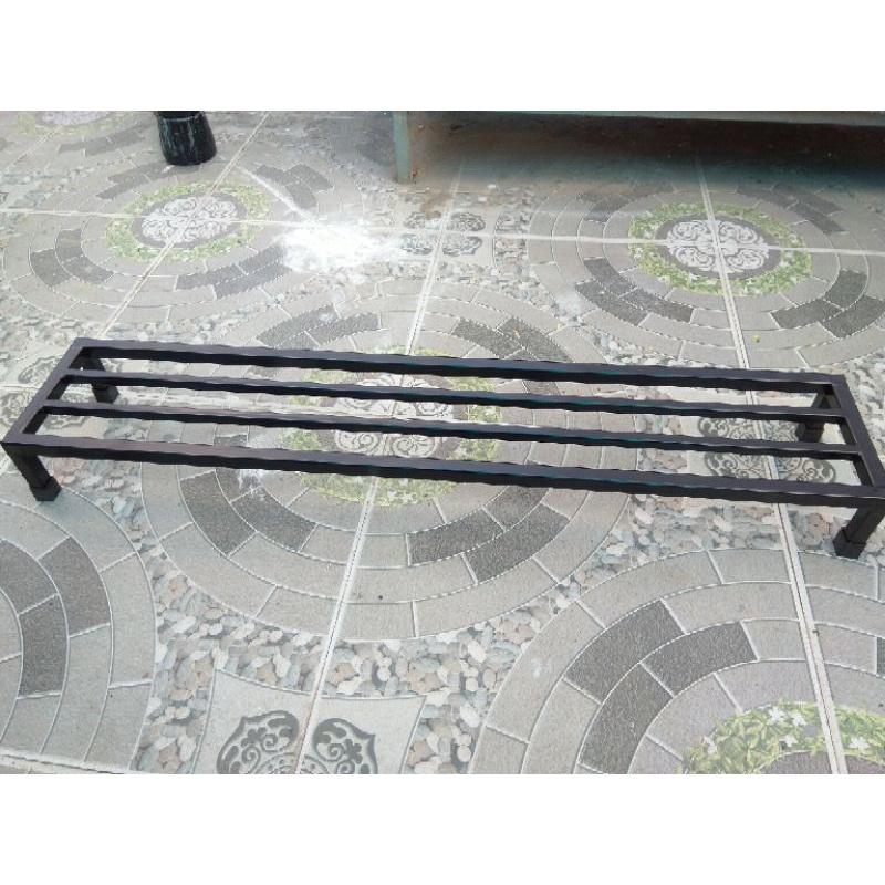 Kệ thép Dài 100cm. Rộng 20cm. Cao 10cm. 4 chân. 2 nan phụ. Hộp thép 2x2cm