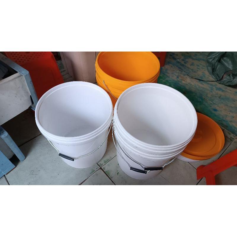 Thùng sơn 20 lít có quai sắt