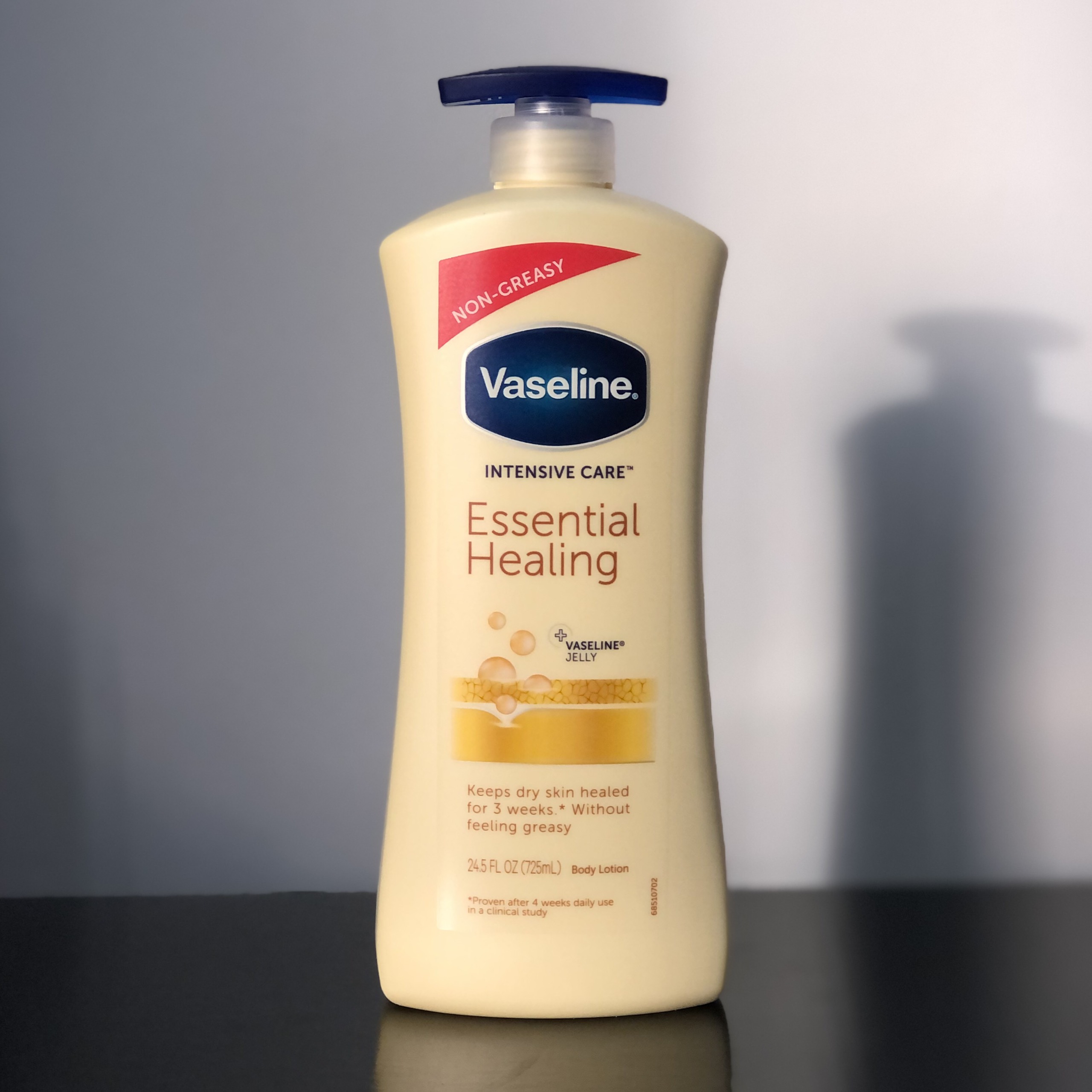 Sữa dưỡng thể Vaseline Intensive Care Essential Healing Lotion 725ml Vàng Mẫu mới