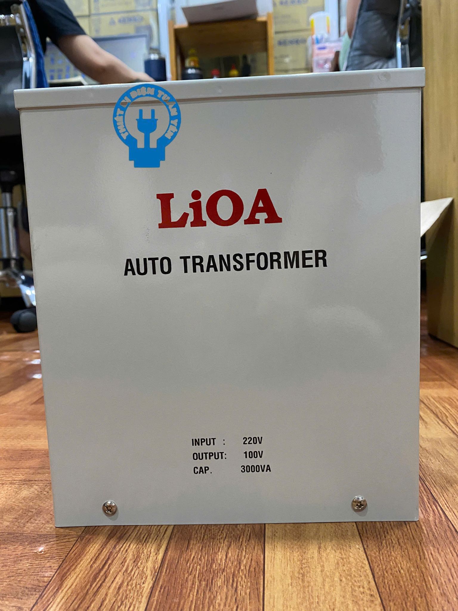 Bộ đổi nguồn 220v sang 100v - 120v lioa 3000va ( 2700w)