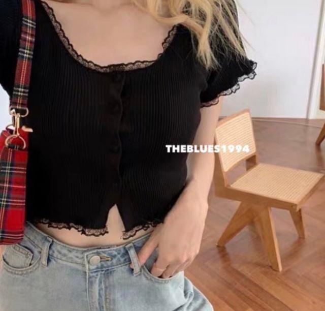 Áo kiểu croptop nút phối ren