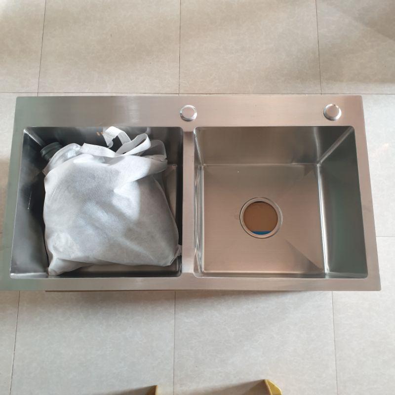 Chậu đúc rửa bát,chén 8245 SUS 304 2 hố cân.Tặng bộ xả.