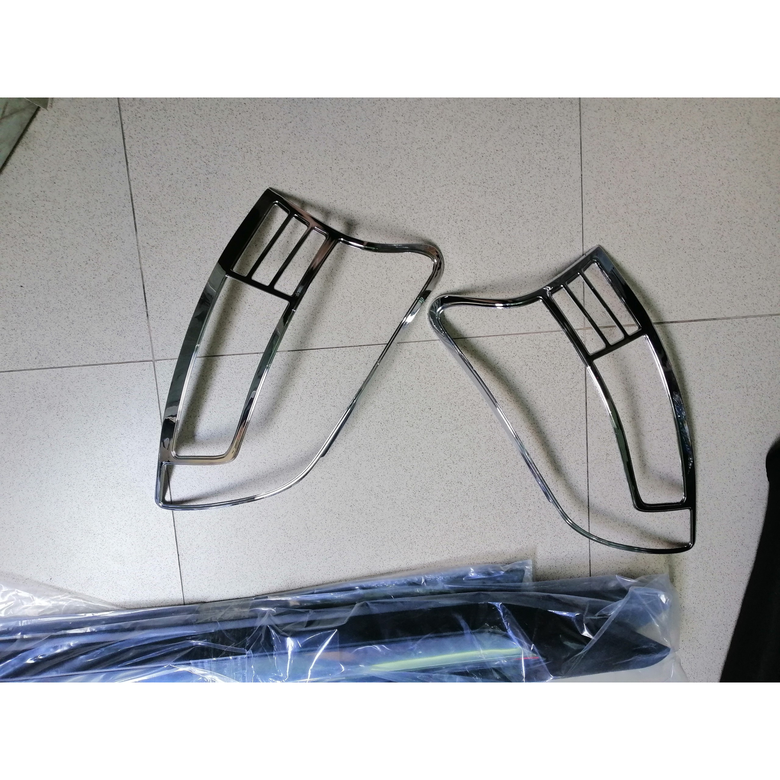 Ốp viền đèn hậu dành cho xe toyota vios 2008-2013