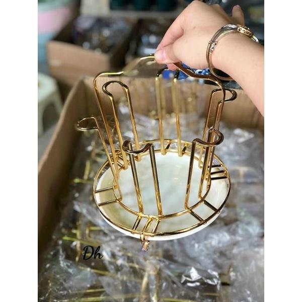 Giá úp cốc mạ vàng có hứng nước sang trọng