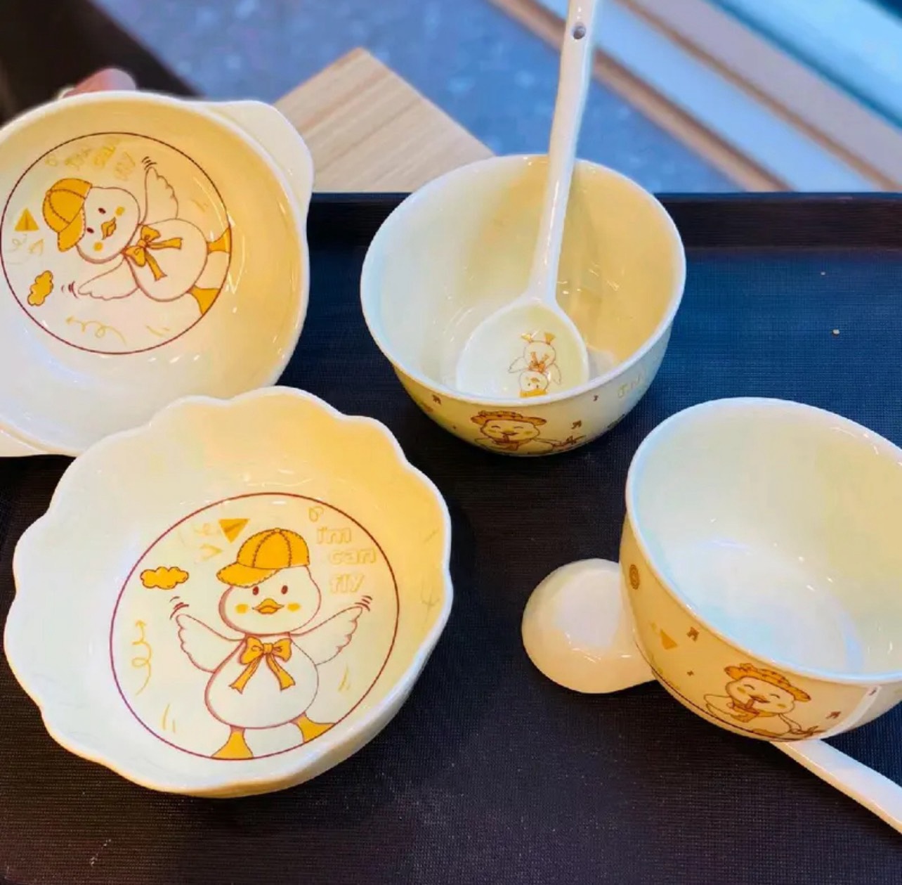 Bộ bát ăn cho bé bằng gốm sứ nhiều màu dễ thương Kèm Thìa