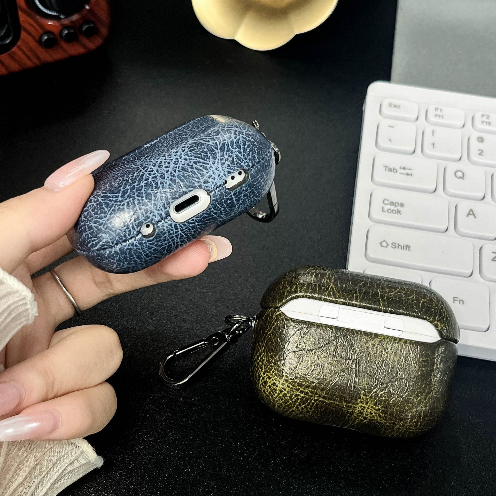 Bao Case da PU dầu cho Airpods Pro 2 / Airpods 4 - Hàng Chính Hãng