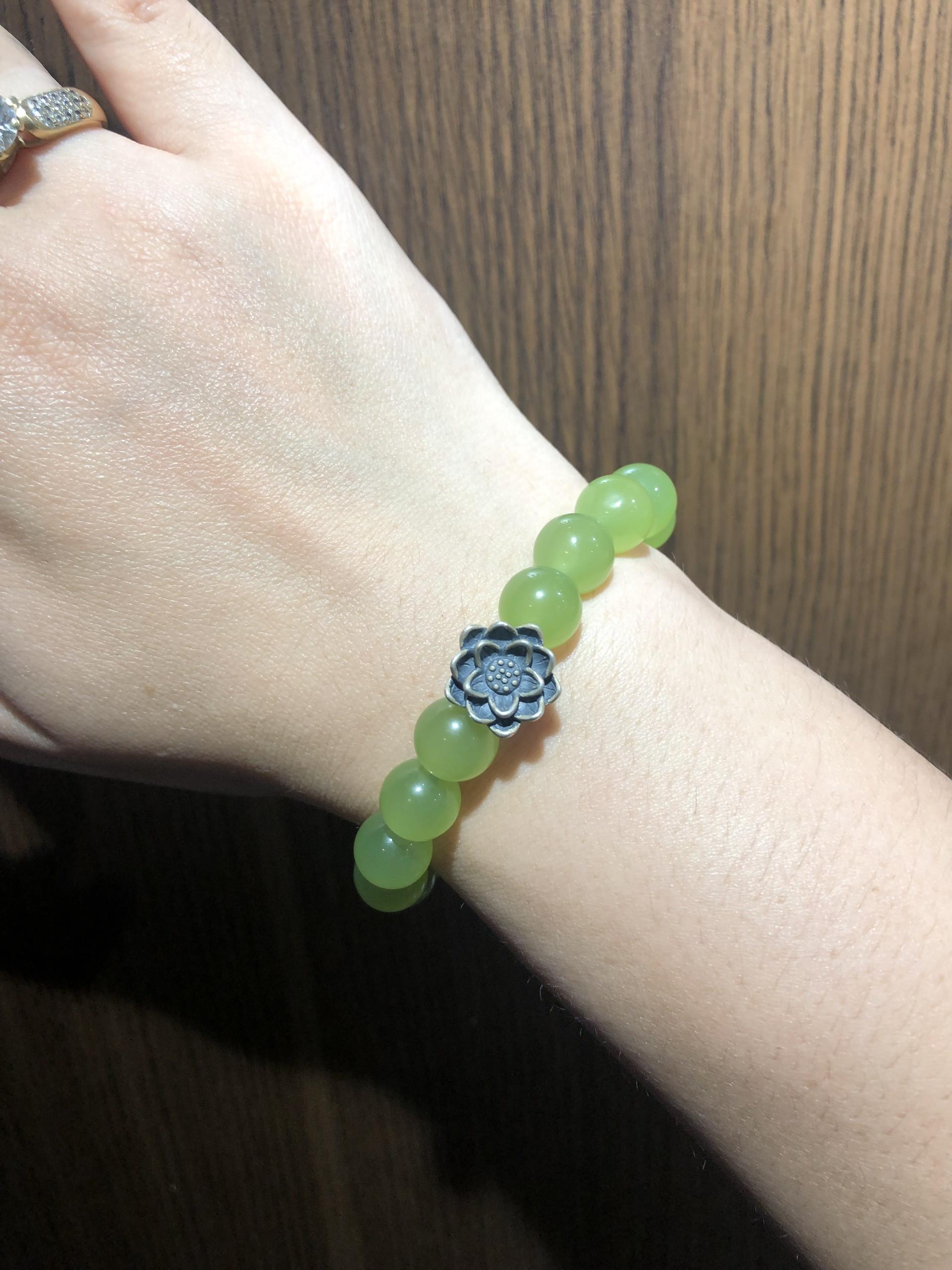 Vòng Đá Mã Não Xanh Lá 10 Ly Charm Hoa Sen Bạc Thái