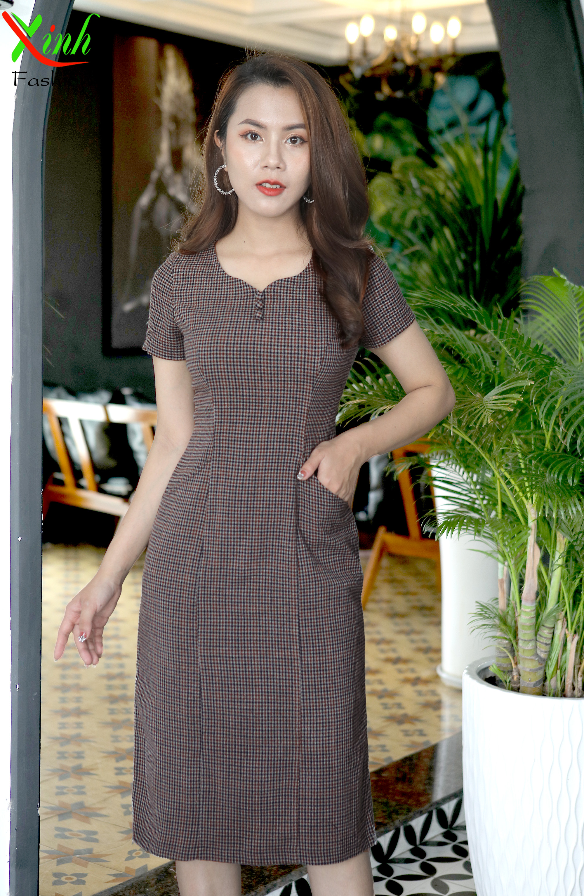 Đầm Caro Nhuyễn Cổ Điển Với Tone Màu Thời Thượng DL647