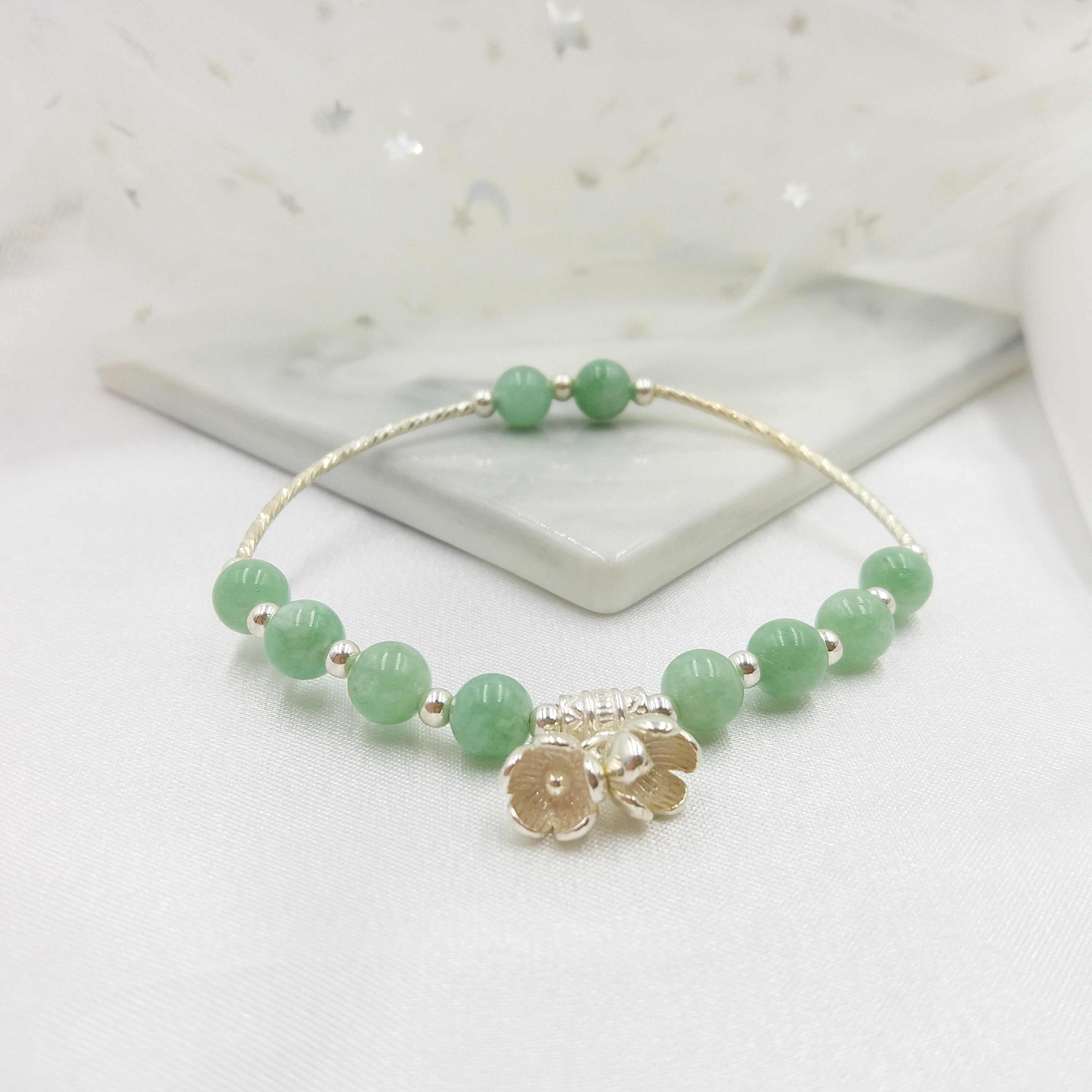 Vòng Tay Thập Lý Đào Hoa Đá Cẩm Thạch Xanh Lá Phối Charm Bạc 925