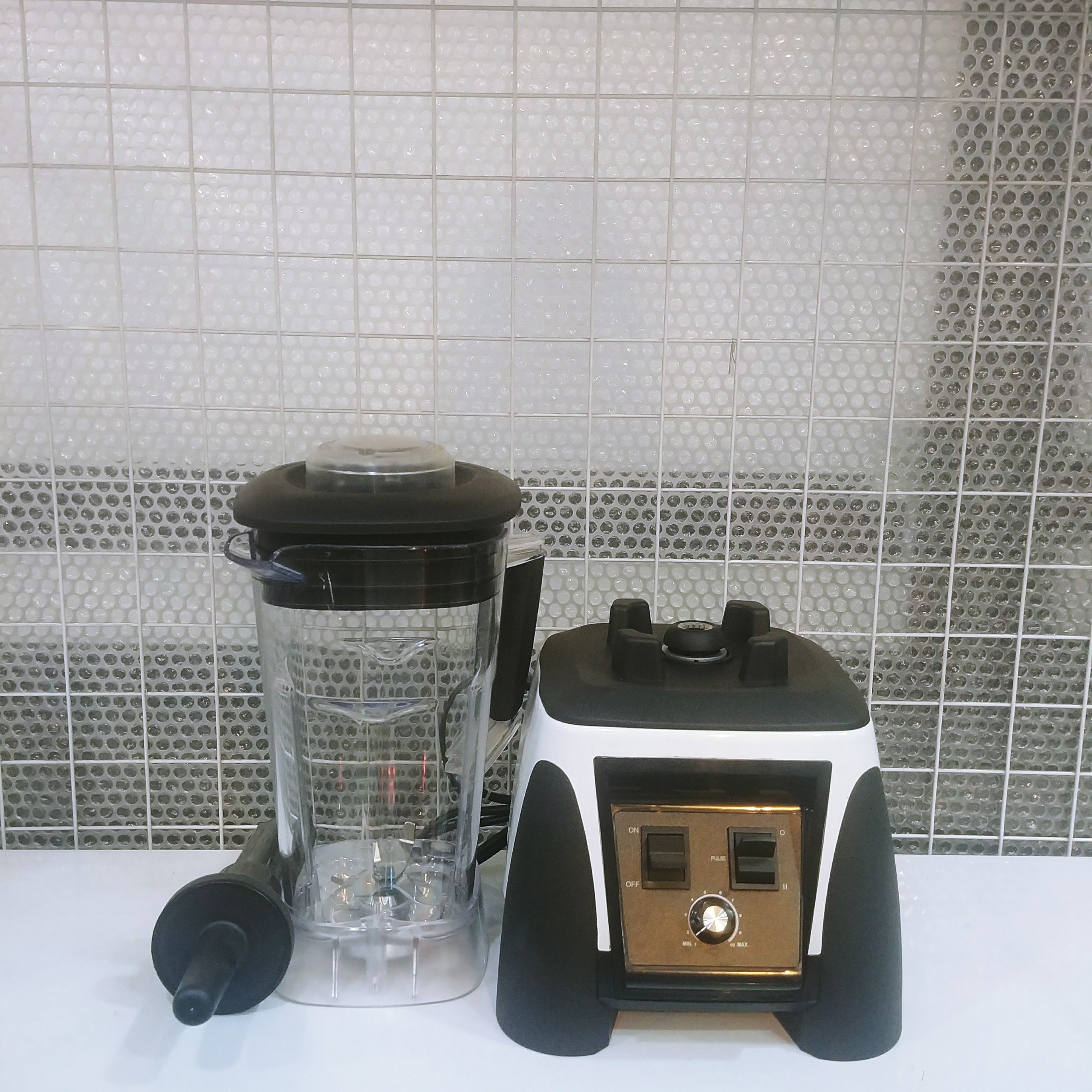 Máy xay sinh tố công nghiệp Blender Model 1052 công suất 2200W, cối xay 2 lít cao cấp - Hàng nhập khẩu