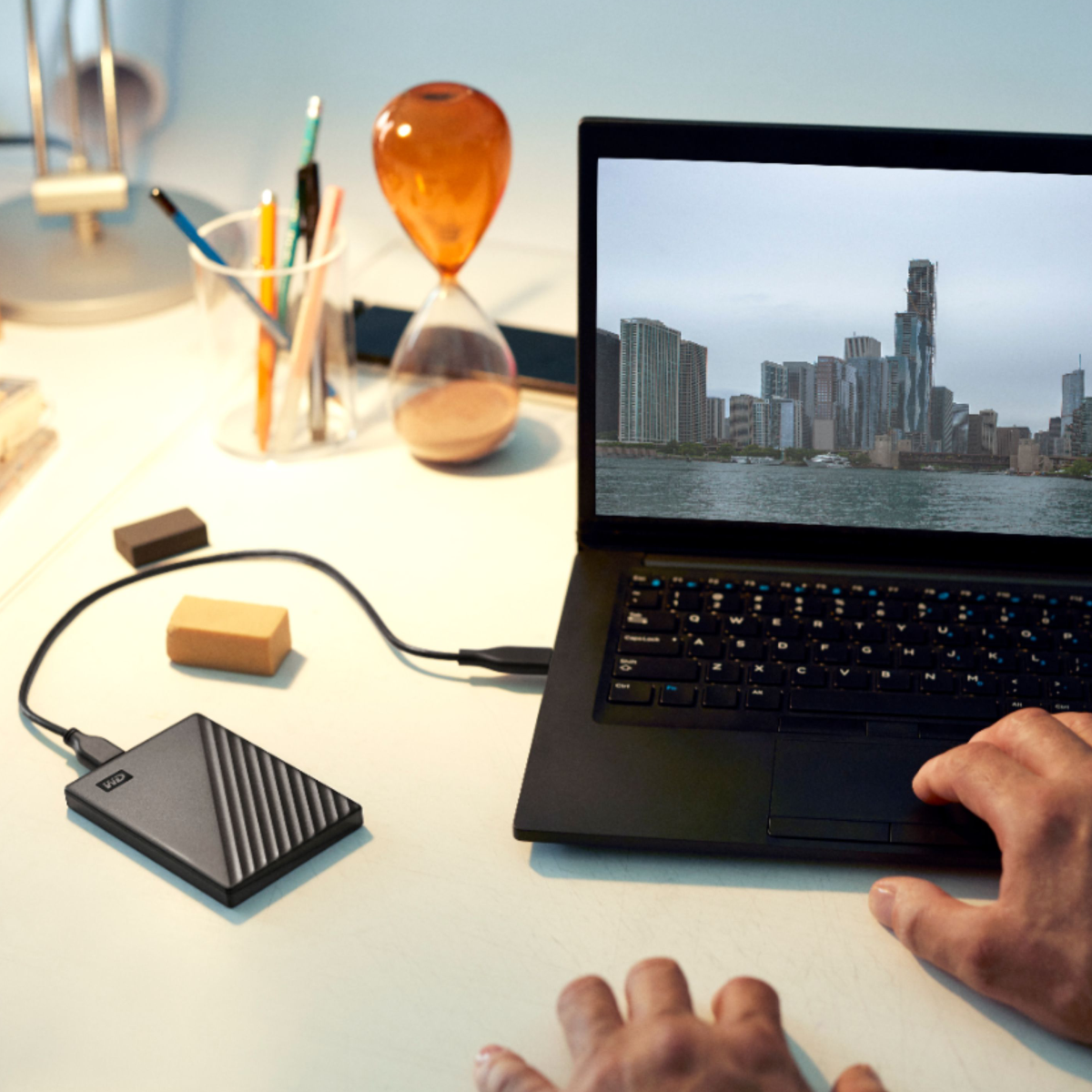 Ổ Cứng Di Động WD My Passport 1TB 2.5 USB 3.2 - WDBYVG0010B-WESN - Hàng Chính Hãng