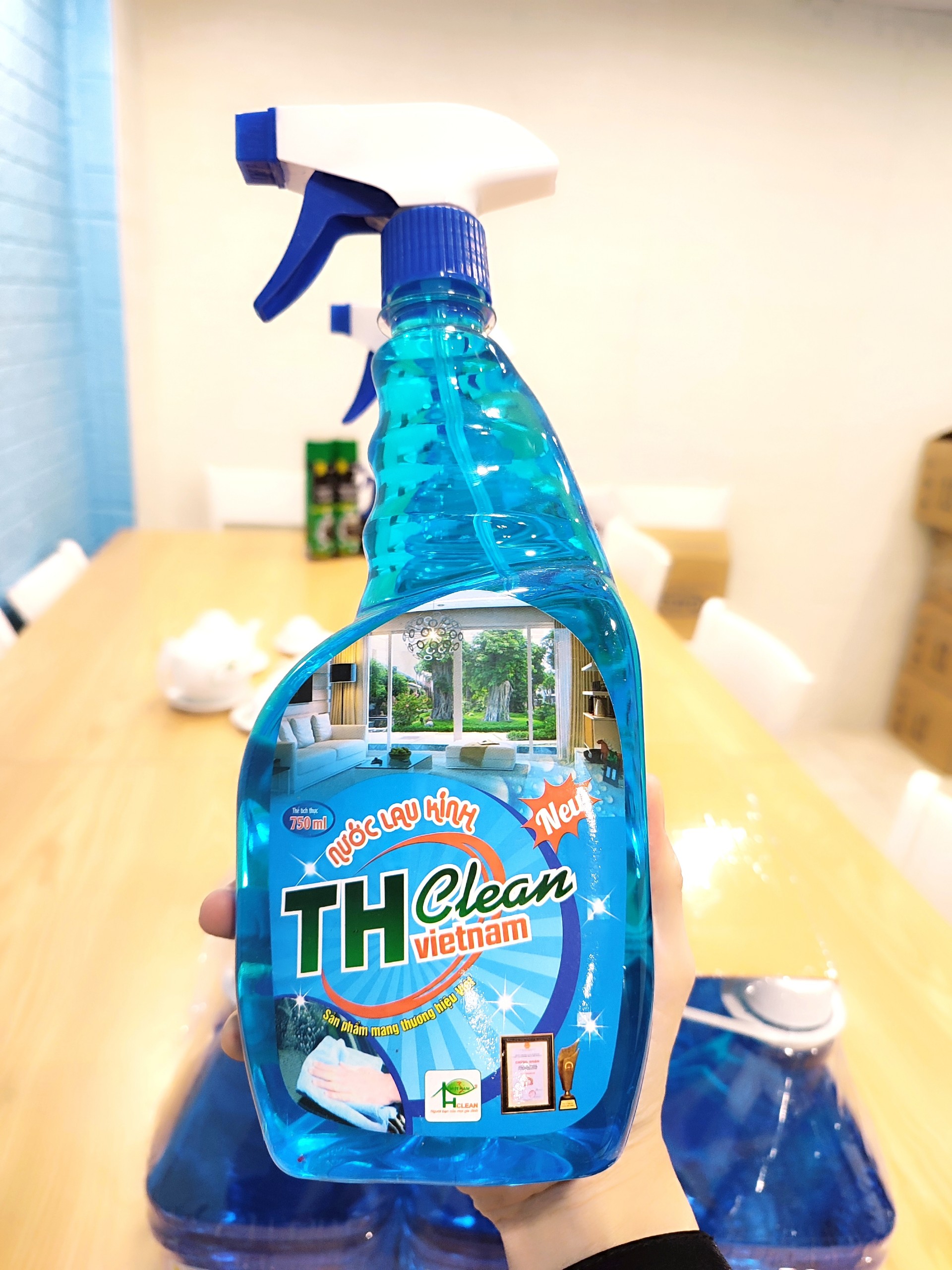 Nước rửa kính ô tô TH CLEAN VIỆT NAM bình xịt 750ml