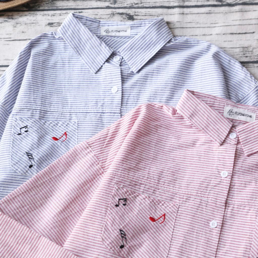 ÁO SƠ MI SỌC NHỎ TÚI THÊU HÌNH NỐT NHẠC