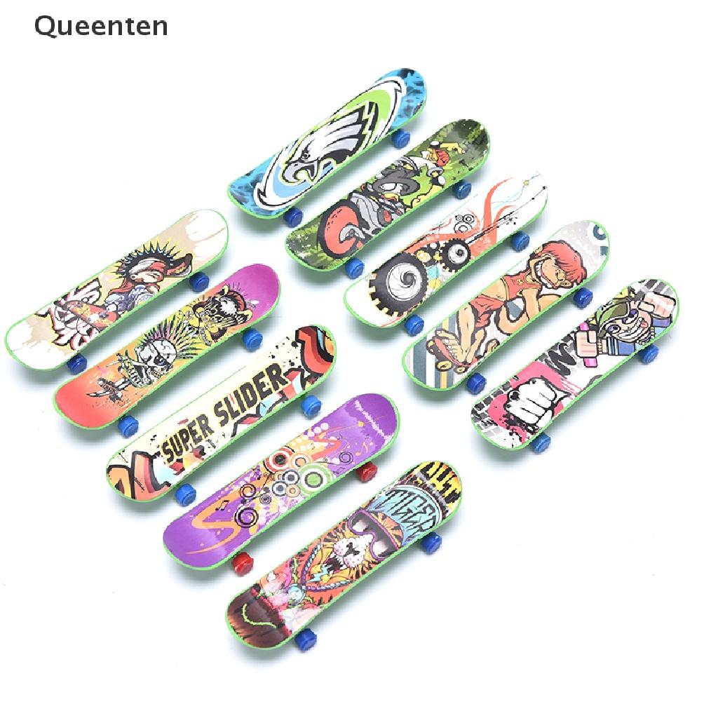 Queenten 1x Mini Finger Skateboard Plastic Finger Skate Scooter Boys Mini Skateboard Toy QT