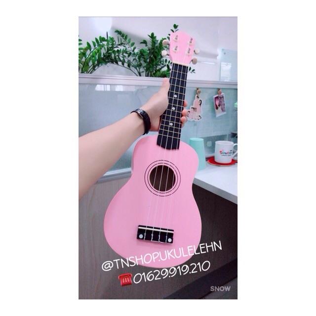 Ukulele hồng nhạt