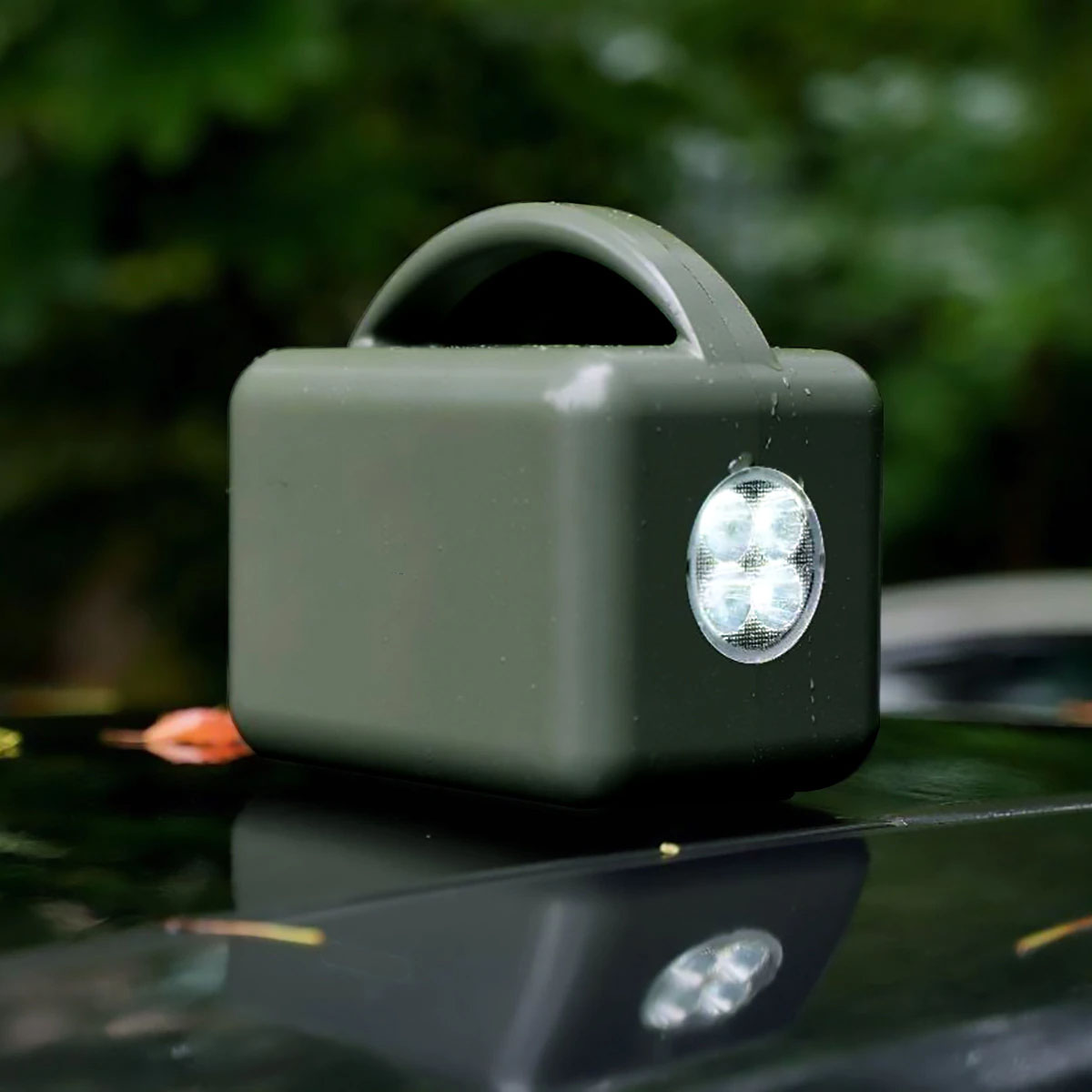 Trạm sạc pin sử dụng điện 220V di động GreenPower Trip 120w 39000mAH có đèn pin