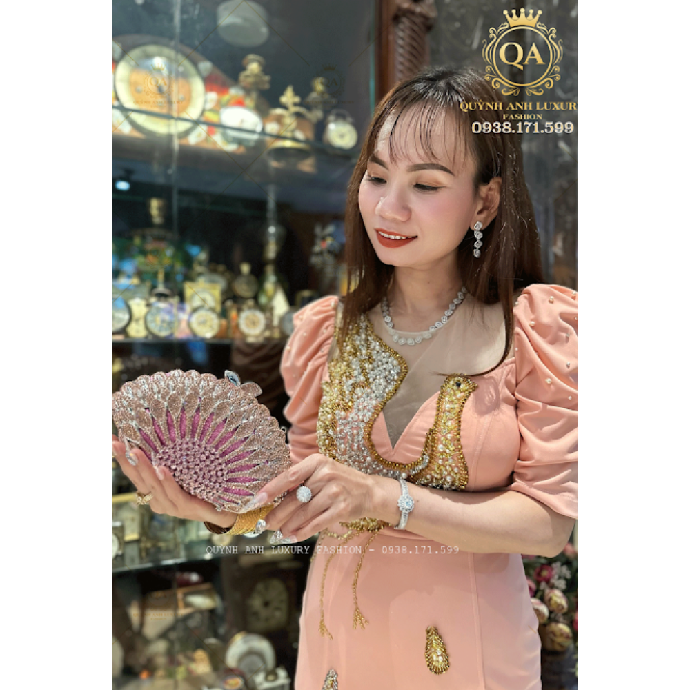 Đầm Dạ Hội Hồng Mẫu Chim Công Pha Lê Sang Trọng Cao Cấp Amity Dress