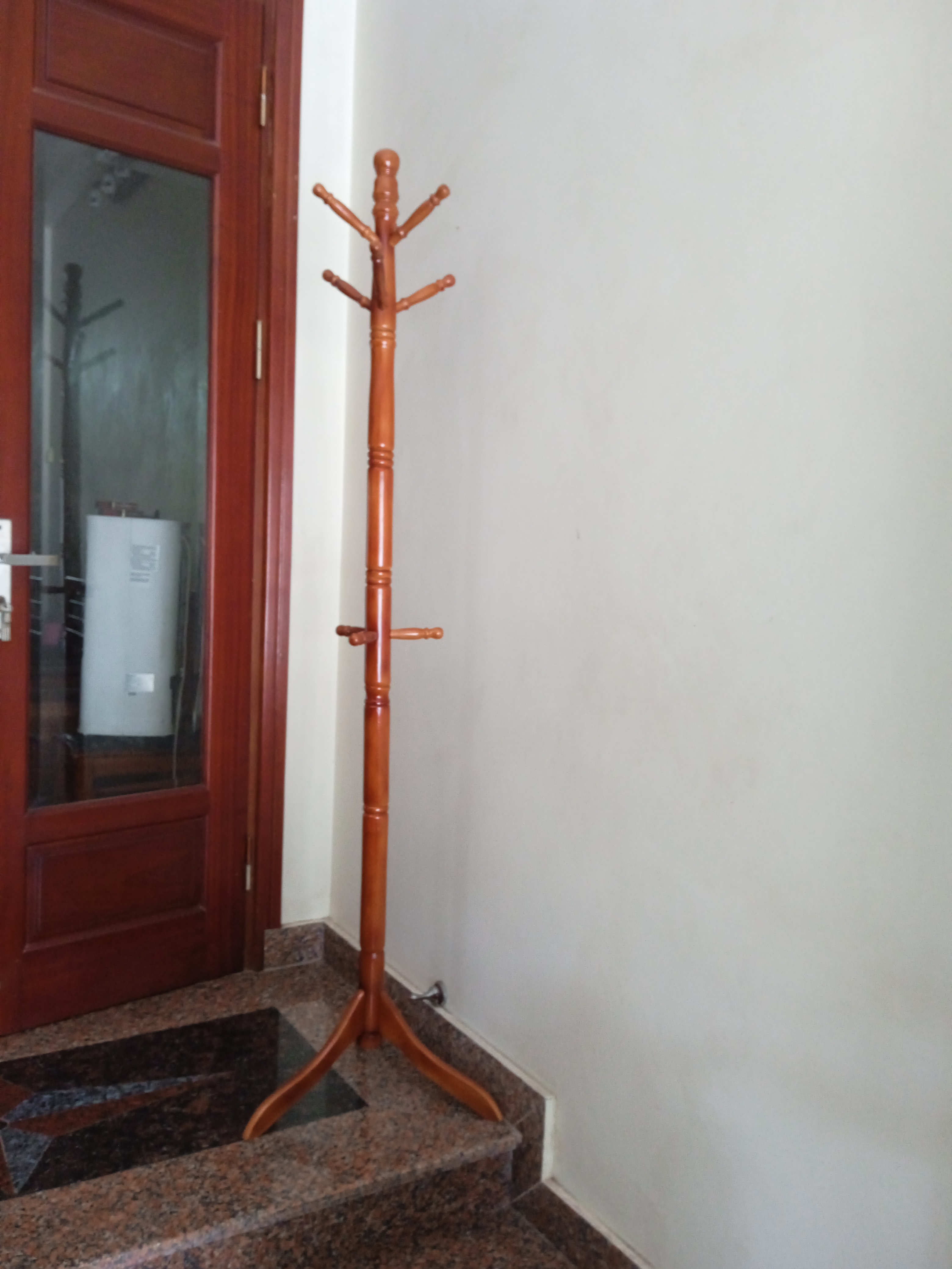 Cây treo quần áo N H home gỗ thân nhỏ màu nâu