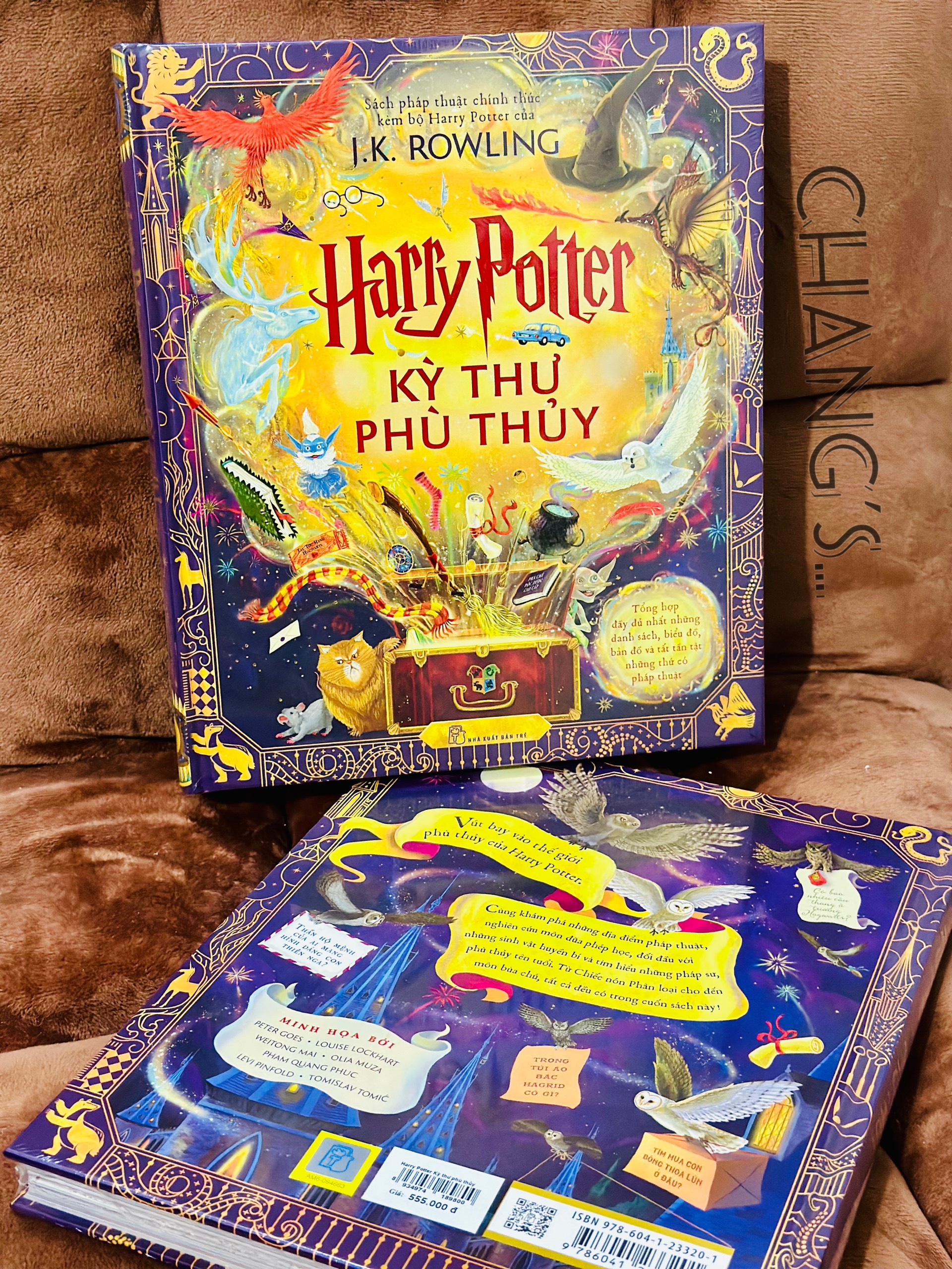 Harry Potter - Kỳ Thư Phù Thủy - Bìa Cứng