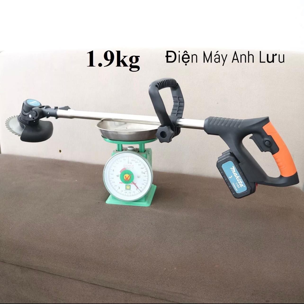 MÁY CẮT CỎ CHẠY PIN MAKITA,TẶNG KÈM 8 LƯỠI CẮT,TẶNG KÈM 2 PIN