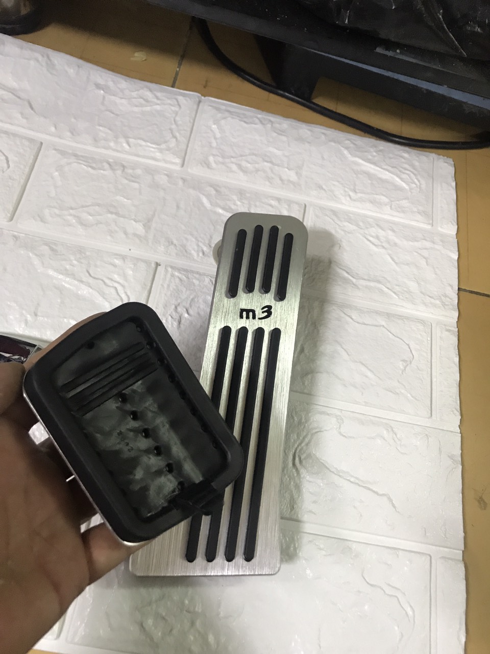 Bộ ốp trang trí chân ga chân phanh xe dành cho xe Mazda 3 2015/2019