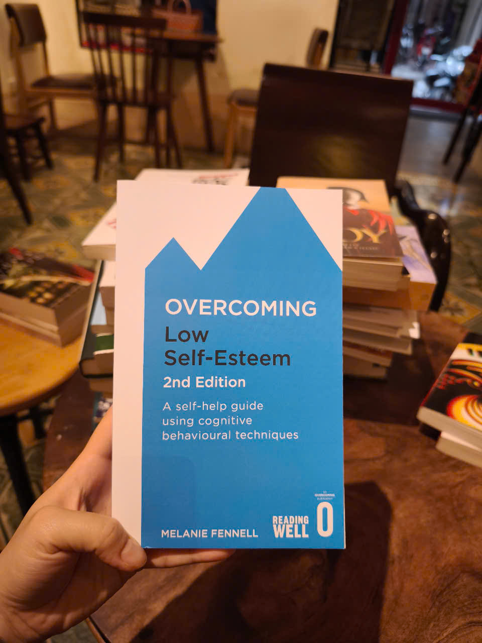Sách - Overcoming Low Self-Esteem: A Self-Help Guide Using Cognitive Behavioural Techniques by Melanie Fennell