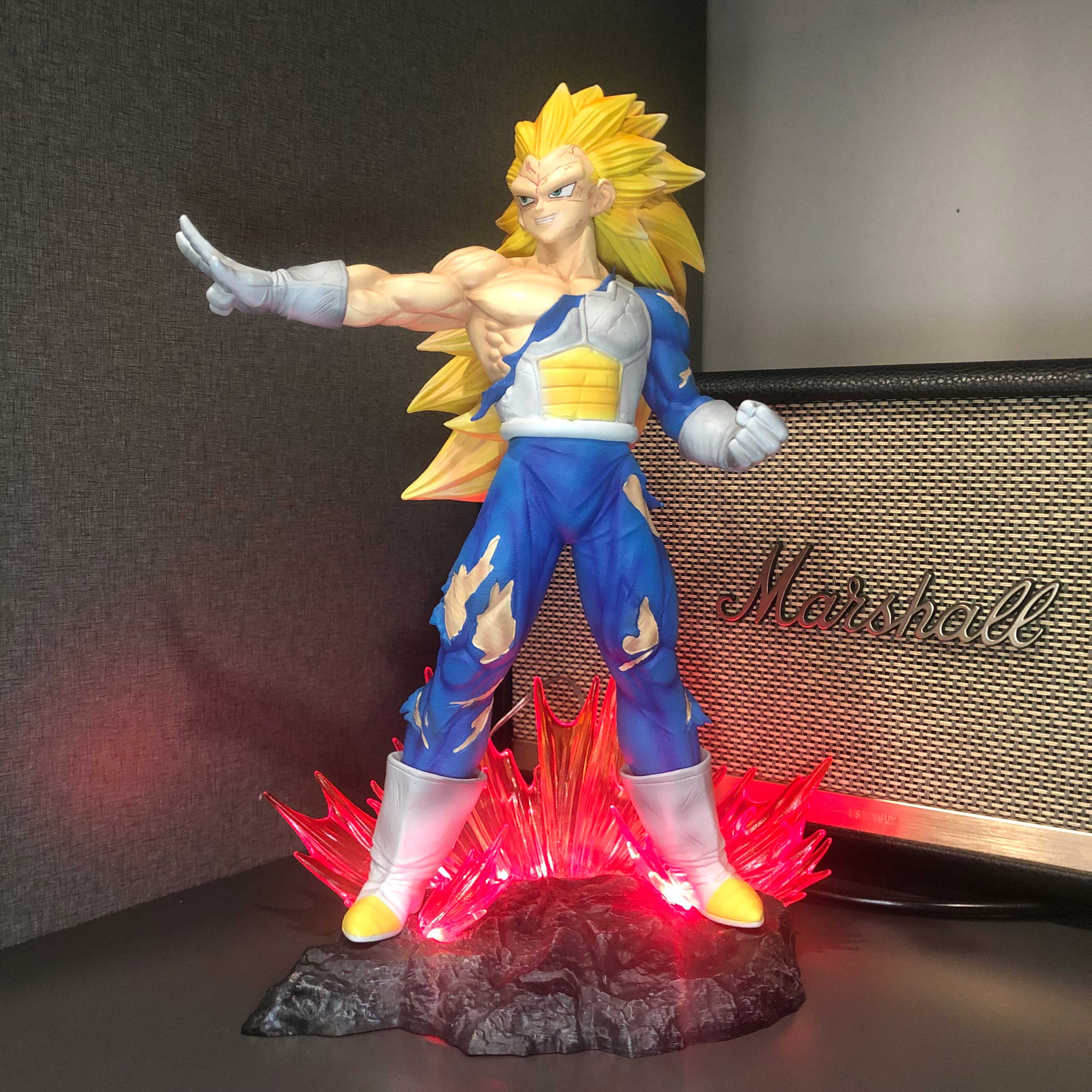 Mô hình Vegeta kèm 8 đầu 29 cm có LED  - Dragon Ball