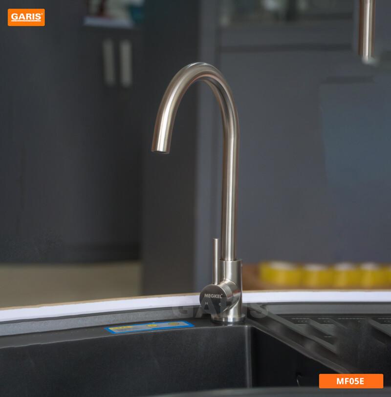 Vòi chậu rửa bát không dây rút, inox 304 đánh bóng xước mờ Garis MF05E