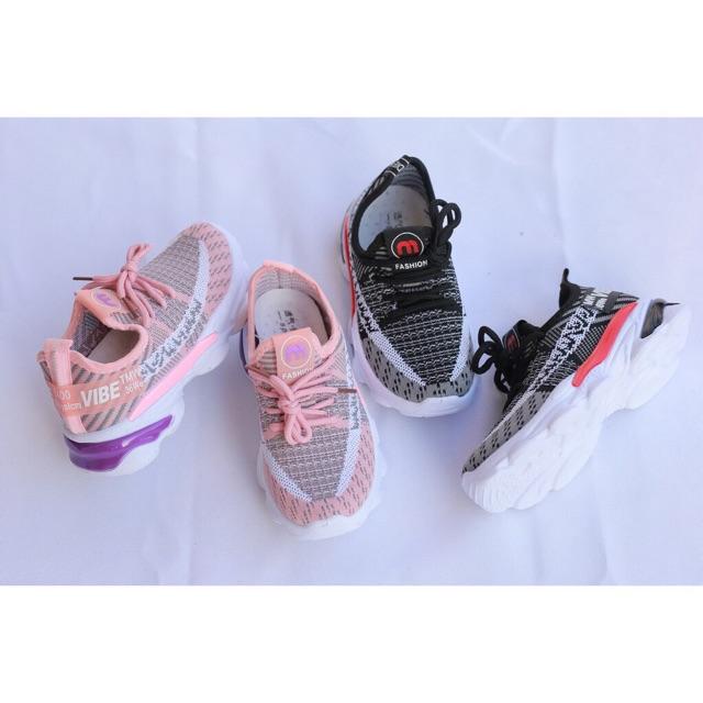 Giày thể thao cho bé trai, bé gái