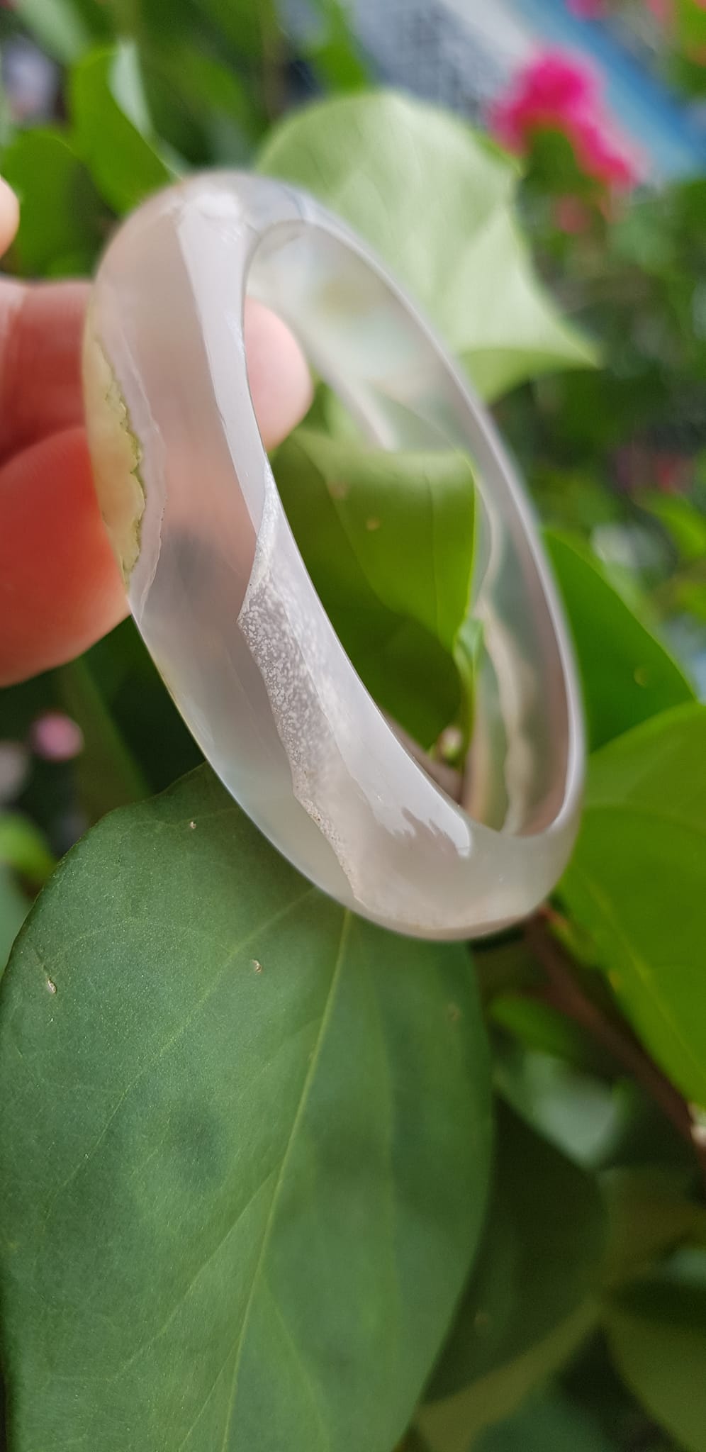 Vòng tay phong thuỷ Nữ Bản Hẹ Đá Mã Não Trắng trong vân hoa đẹp Vòng màu trắng trong Ni 50mm x Cao 12mm x dầy 6,5mm Hợp nữ mệnh kim mệnh Thủy ạ