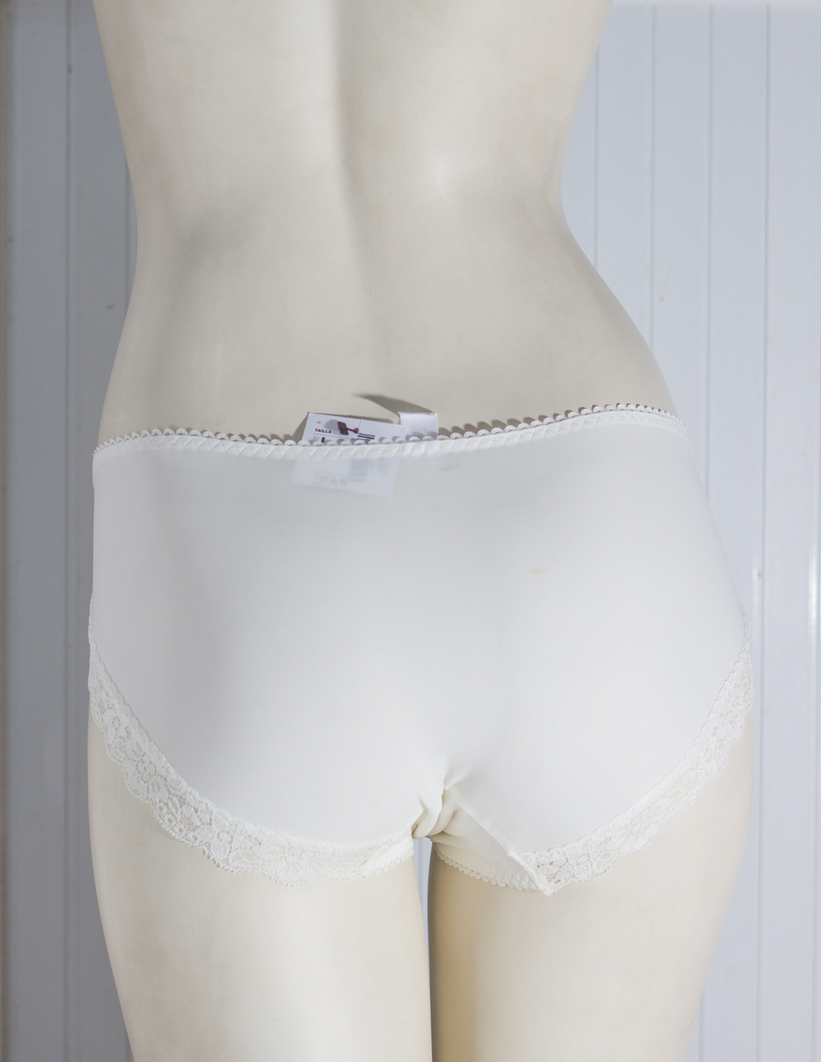 (Size M) Quần lót nữ thun lạnh mini brief tam giác viền ren mông SP002766