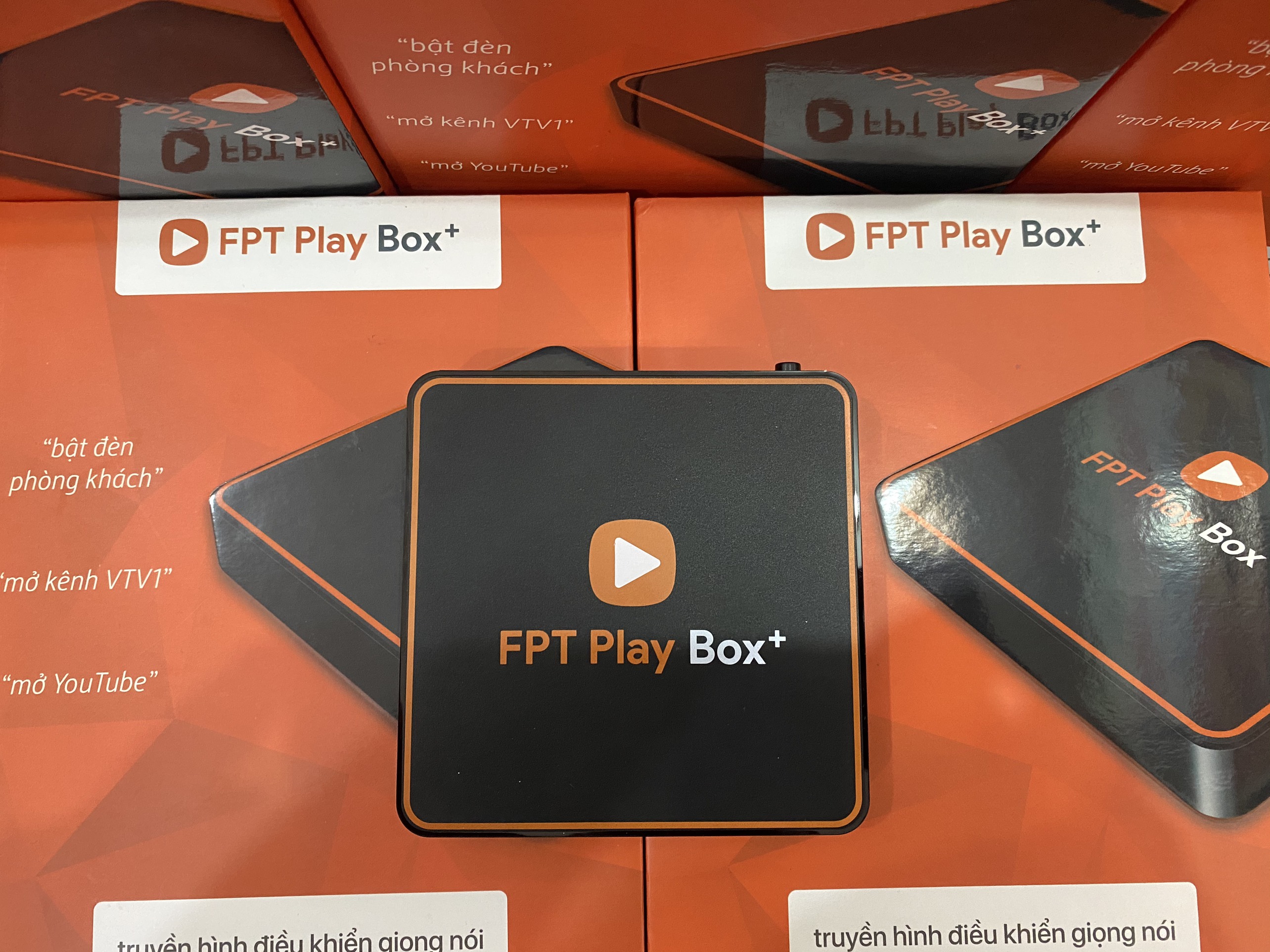 FPT PLAY BOX+ (T550) - New 2021 - Khuyến Mãi Đèn Ngủ Cảm Ứng FPT - Hàng Chính Hãng
