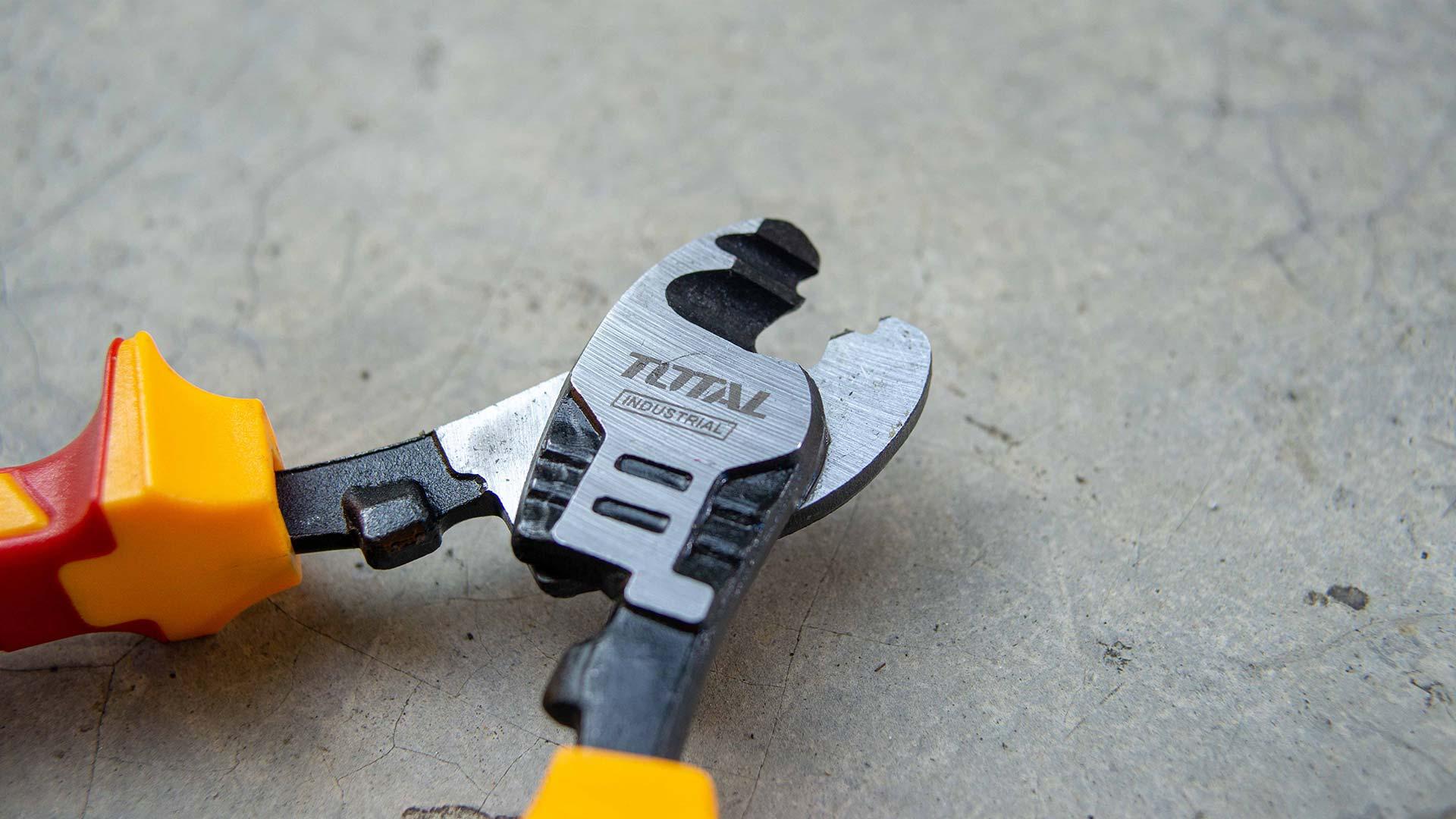 KÌM CẮT CÁP CÁCH ĐIỆN 6"/160MM TOTAL THTIP2761 - HÀNG CHÍNH HÃNG