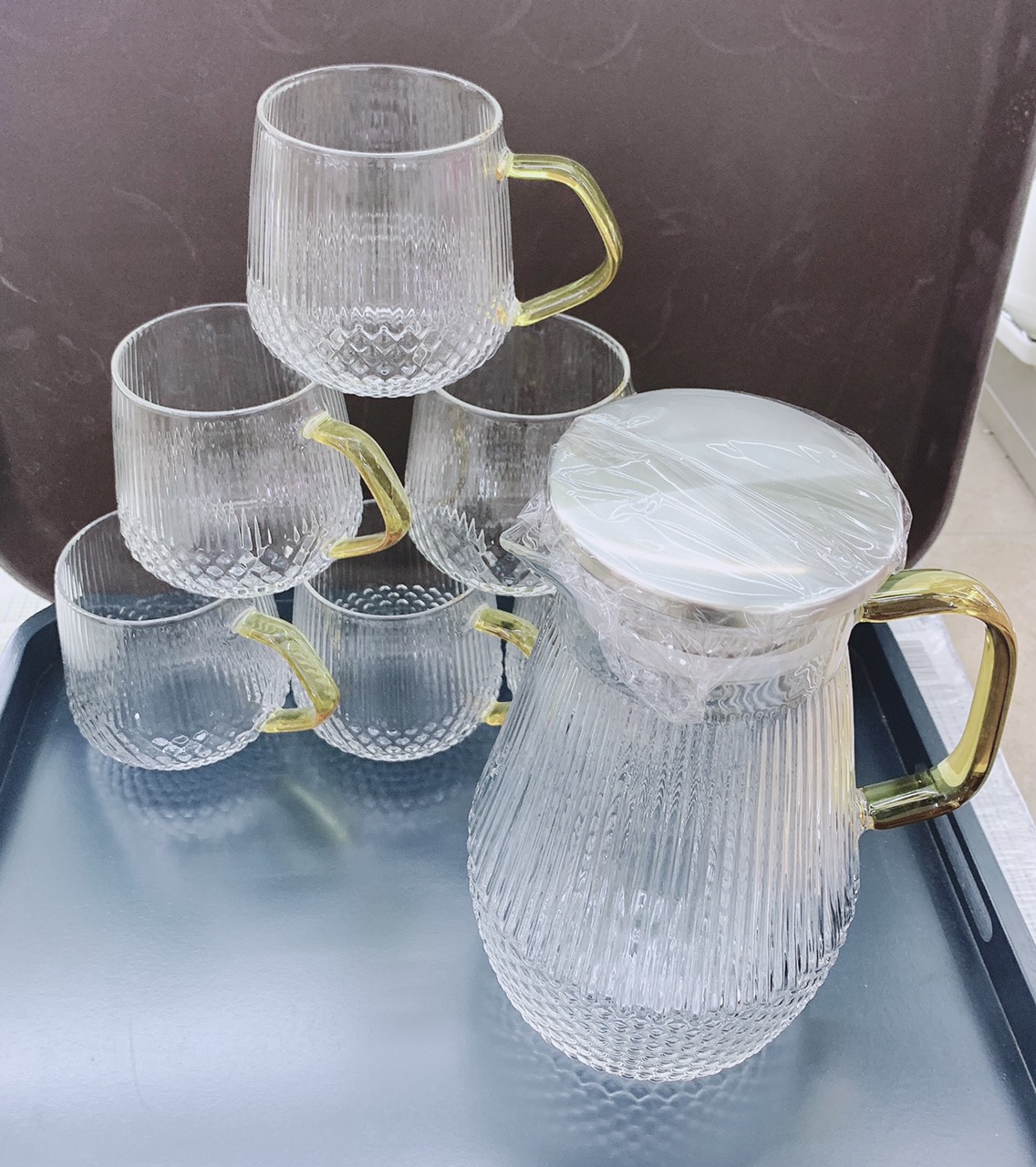 BỘ BÌNH NƯƠC THỦY TINH CHỊU NHIỆT 2L CRYSTAN KÈM 6 CỐC QUAI VÀNG - ANTH415