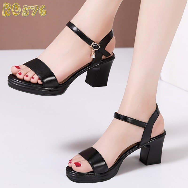 Sandal nữ gót vuông, quai ngang ROSATA RO576 cao 5p - Đen - HÀNG VIỆT NAM - BKSTORE