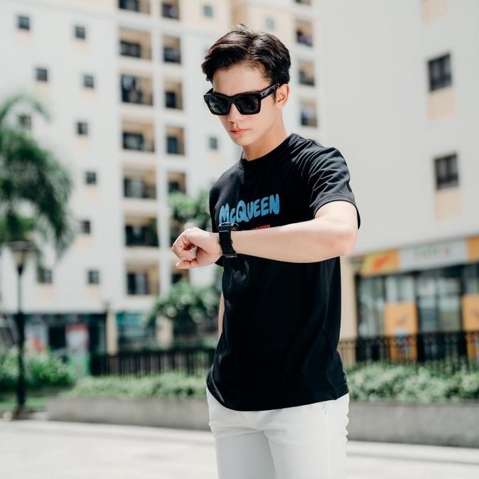 Áo thun đen in chữ xanh tay ngắn cổ tròn BLACK TEE vải cotton xuất xịn chuẩn fom TSBLT0008