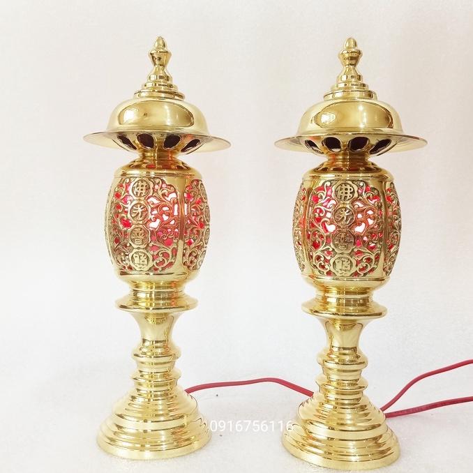Đôi đèn thờ bằng đồng thau nguyên chất cao 37cm, đôi đèn điện thờ bằng đồng.