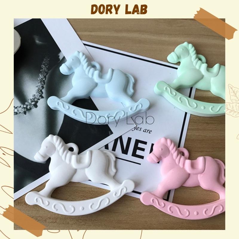 Sáp Thơm Tinh Dầu Hình Ngựa Gỗ Treo Tủ Quần Áo, Xe Ô Tô, Khử Mùi Phòng Handmade - Dory Lab